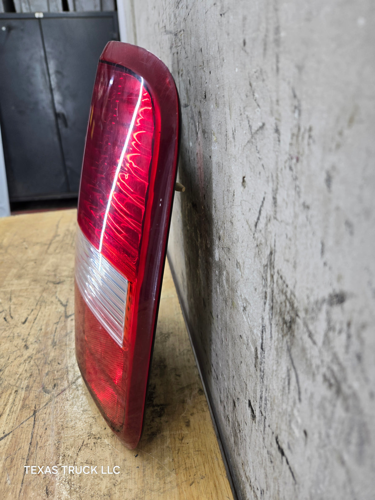 2004-2008 Ford F-150 Passenger Side Tail Light Right Hand