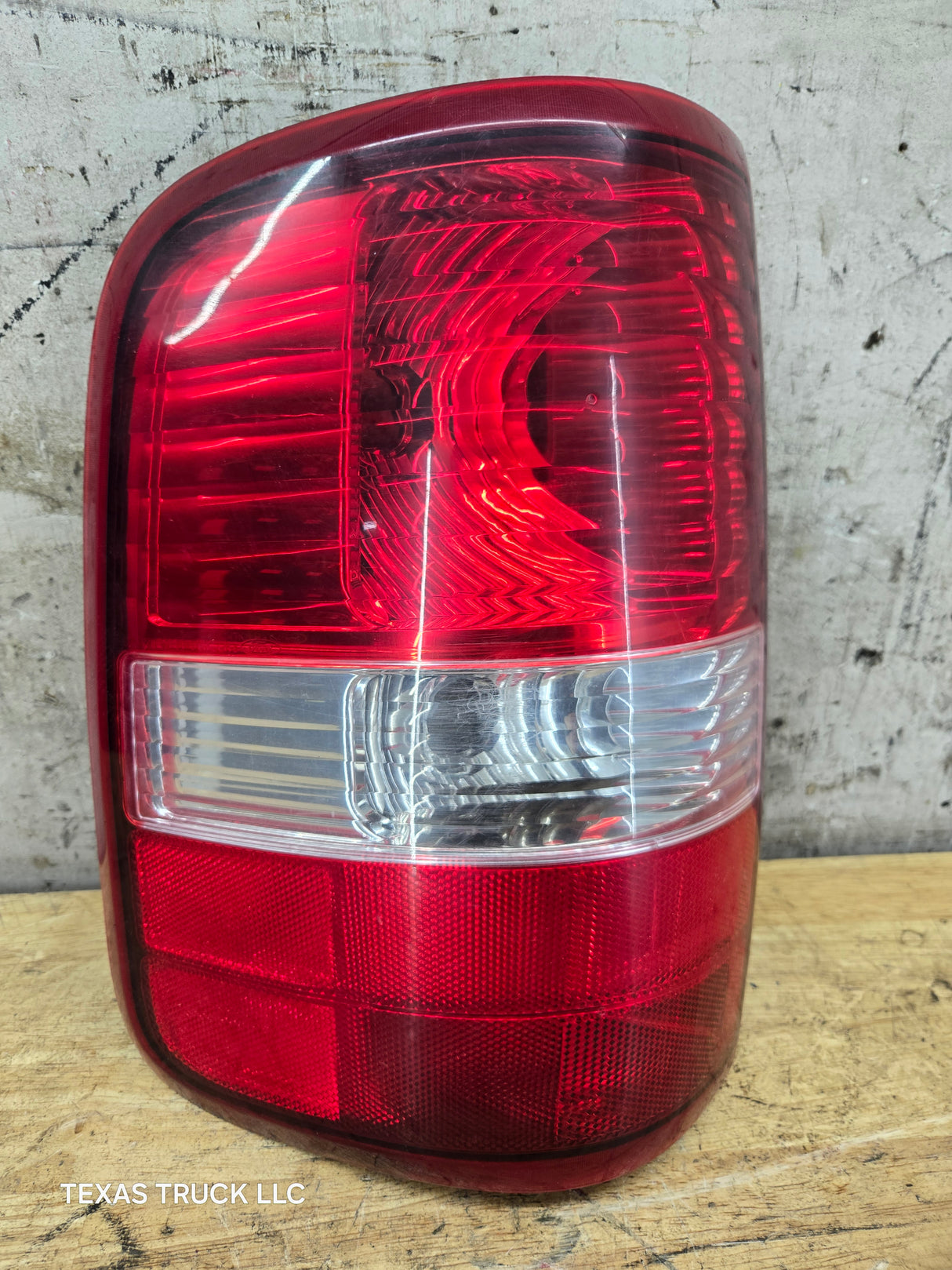 2004-2008 Ford F-150 Driver Side Tail Light Left Hand 5L34-13405-CA