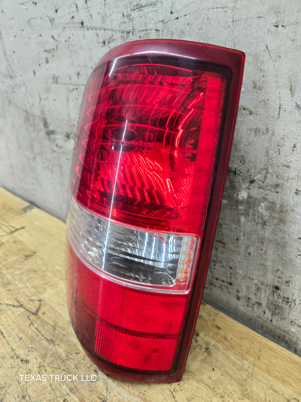 2004-2008 Ford F-150 Driver Side Tail Light Left Hand 5L34-13405-CA