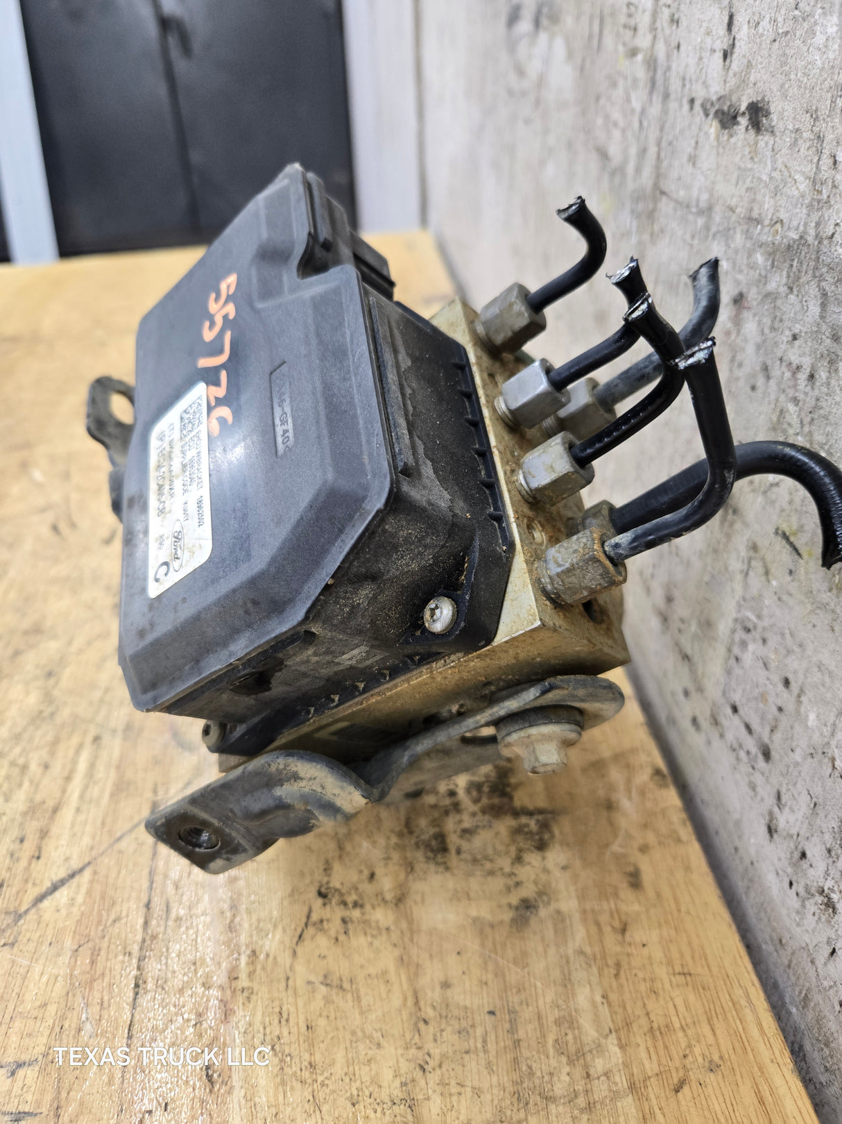 2014-2016 Ford Super Duty F250 F350 ABS Pump Module Control Assembly EC34-2C405-CB