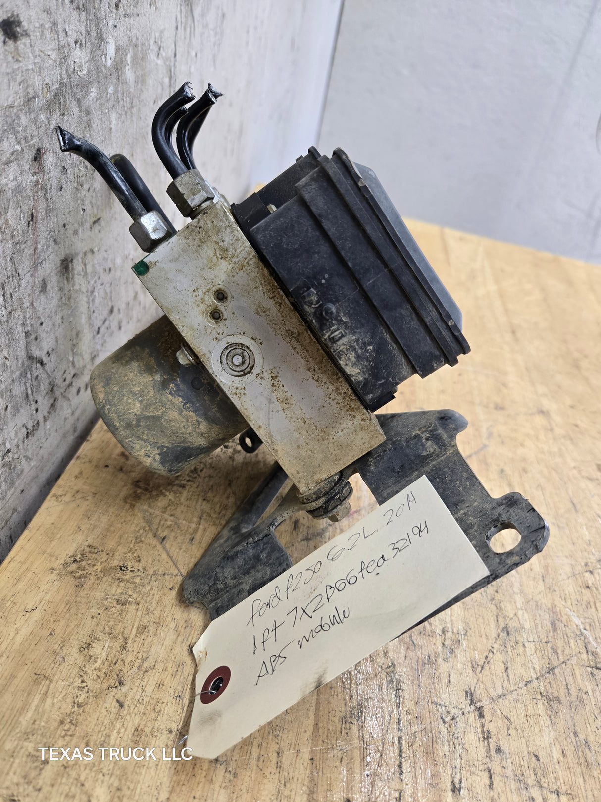 2014-2016 Ford Super Duty F250 F350 ABS Pump Module Control Assembly EC34-2C405-CB