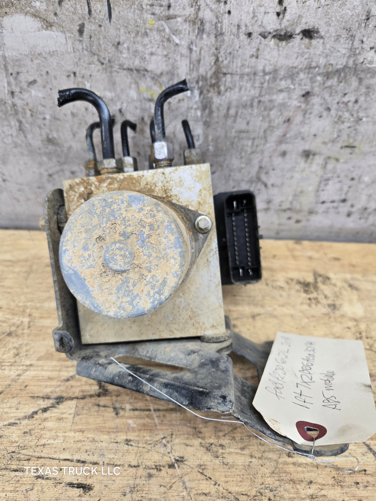 2014-2016 Ford Super Duty F250 F350 ABS Pump Module Control Assembly EC34-2C405-CB