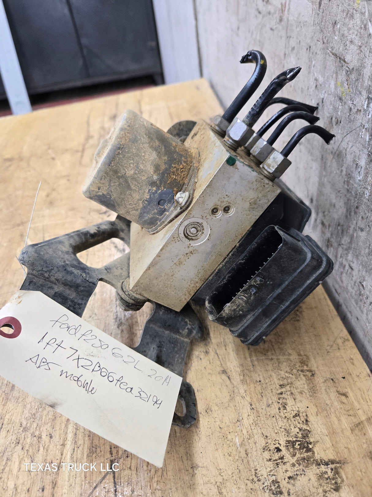 2014-2016 Ford Super Duty F250 F350 ABS Pump Module Control Assembly EC34-2C405-CB