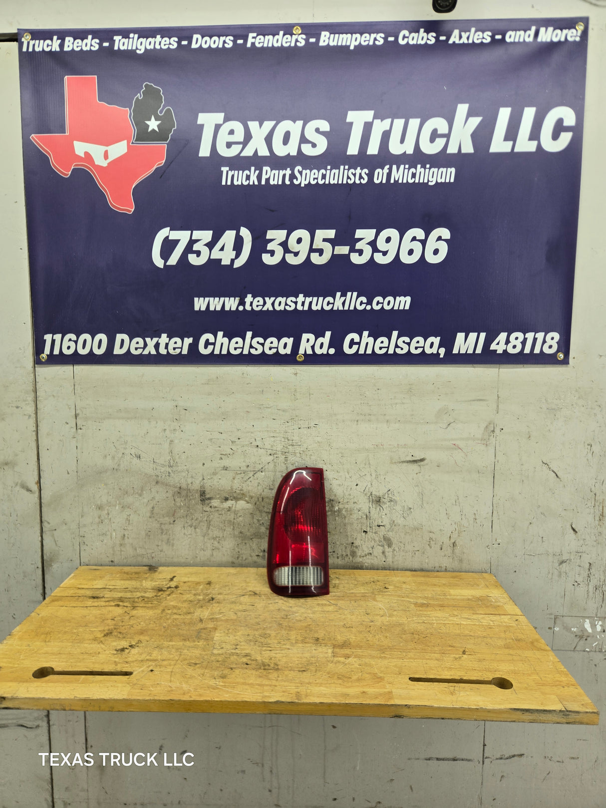 1999-2007 Ford Super Duty F250 F350 F450 F550 LH Driver Side Tail Light