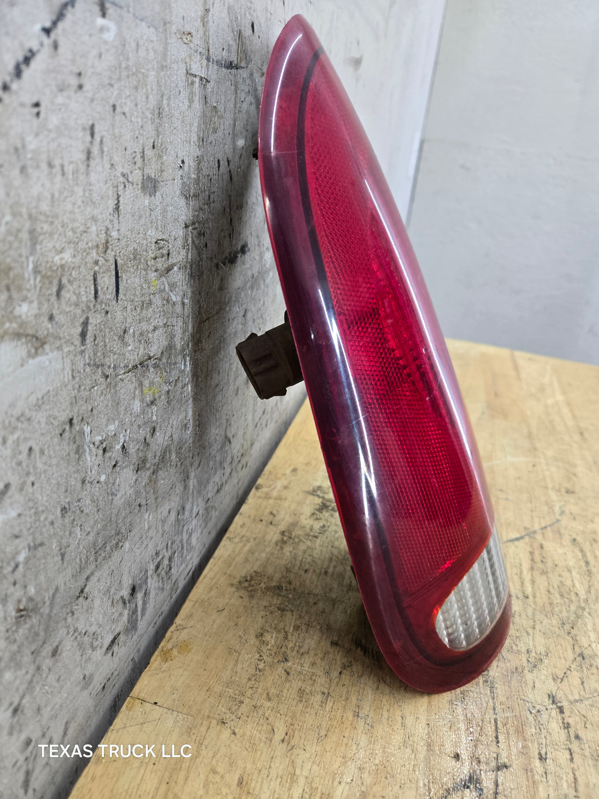 1999-2007 Ford Super Duty F250 F350 F450 F550 LH Driver Side Tail Light