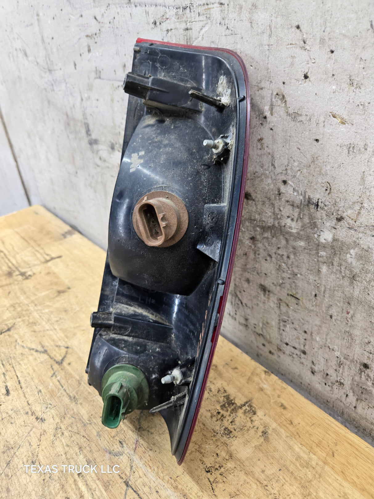 1999-2007 Ford Super Duty F250 F350 F450 F550 LH Driver Side Tail Light