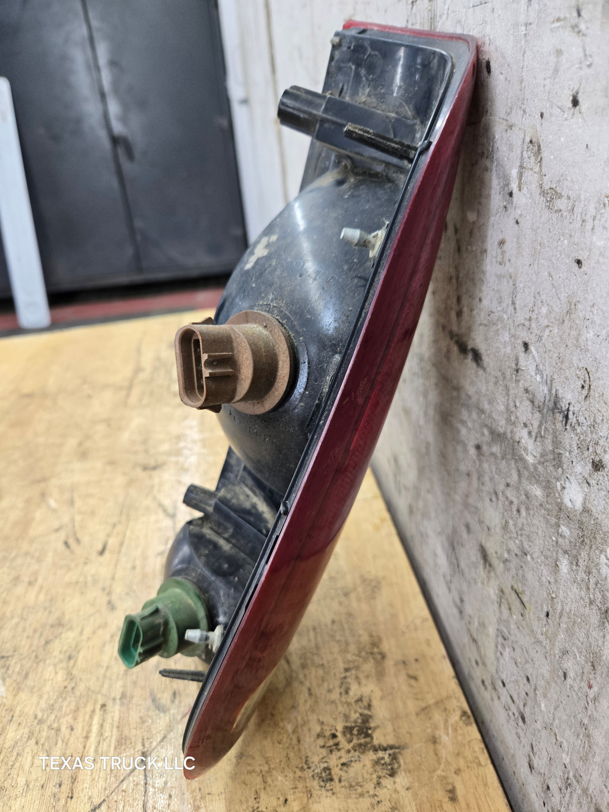 1999-2007 Ford Super Duty F250 F350 F450 F550 LH Driver Side Tail Light