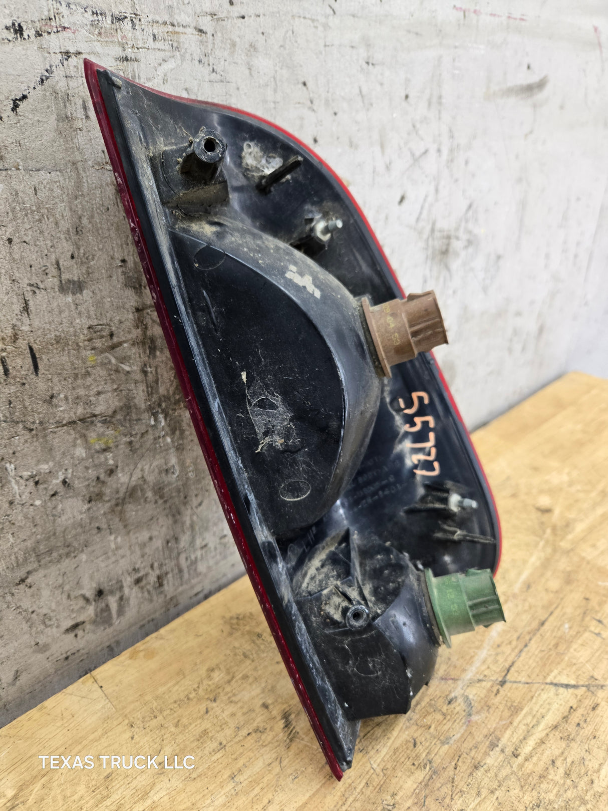 1999-2007 Ford Super Duty F250 F350 F450 F550 LH Driver Side Tail Light