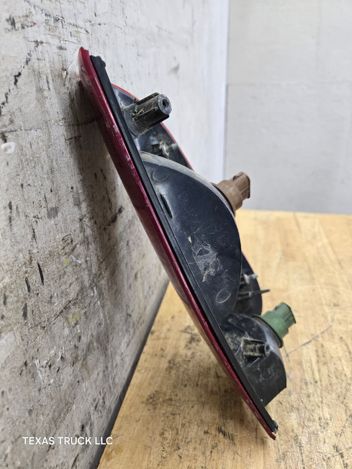 1999-2007 Ford Super Duty F250 F350 F450 F550 LH Driver Side Tail Light