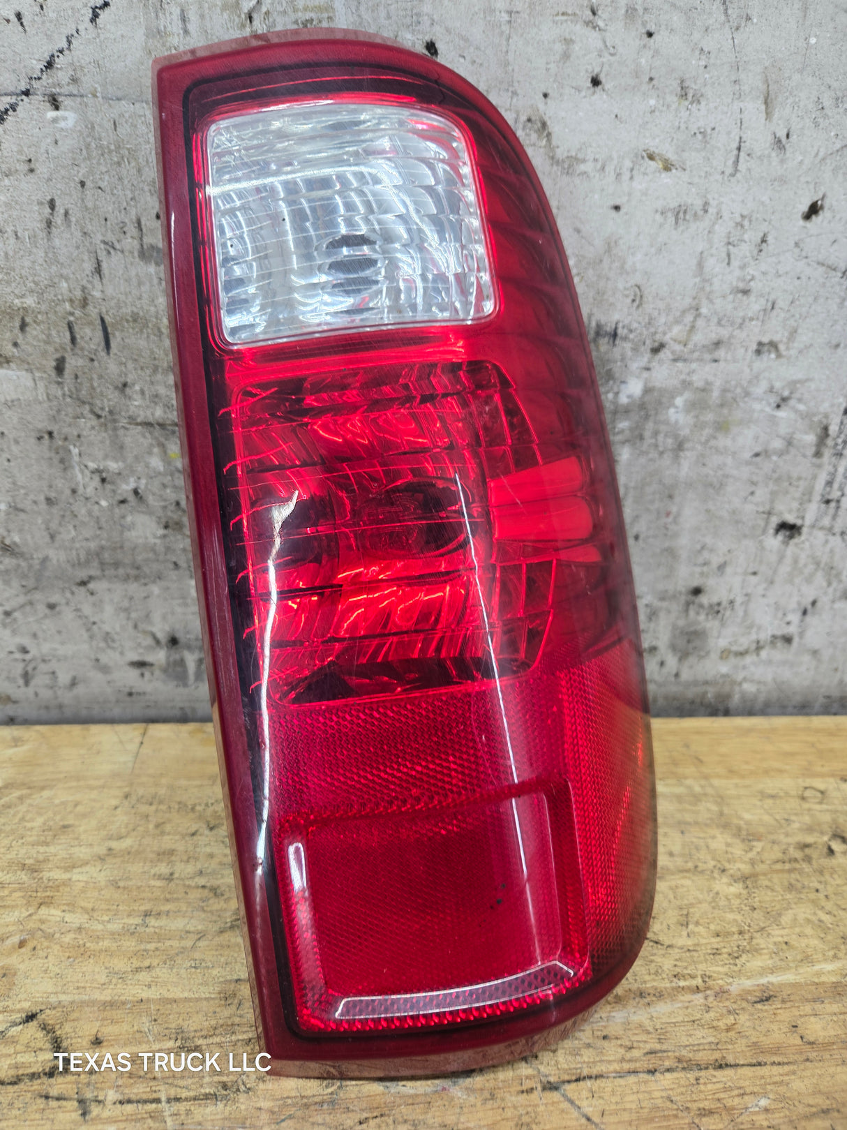 2008-2016 Ford Super Duty F250 F350 F450 F550 RH Passenger Side Tail Light