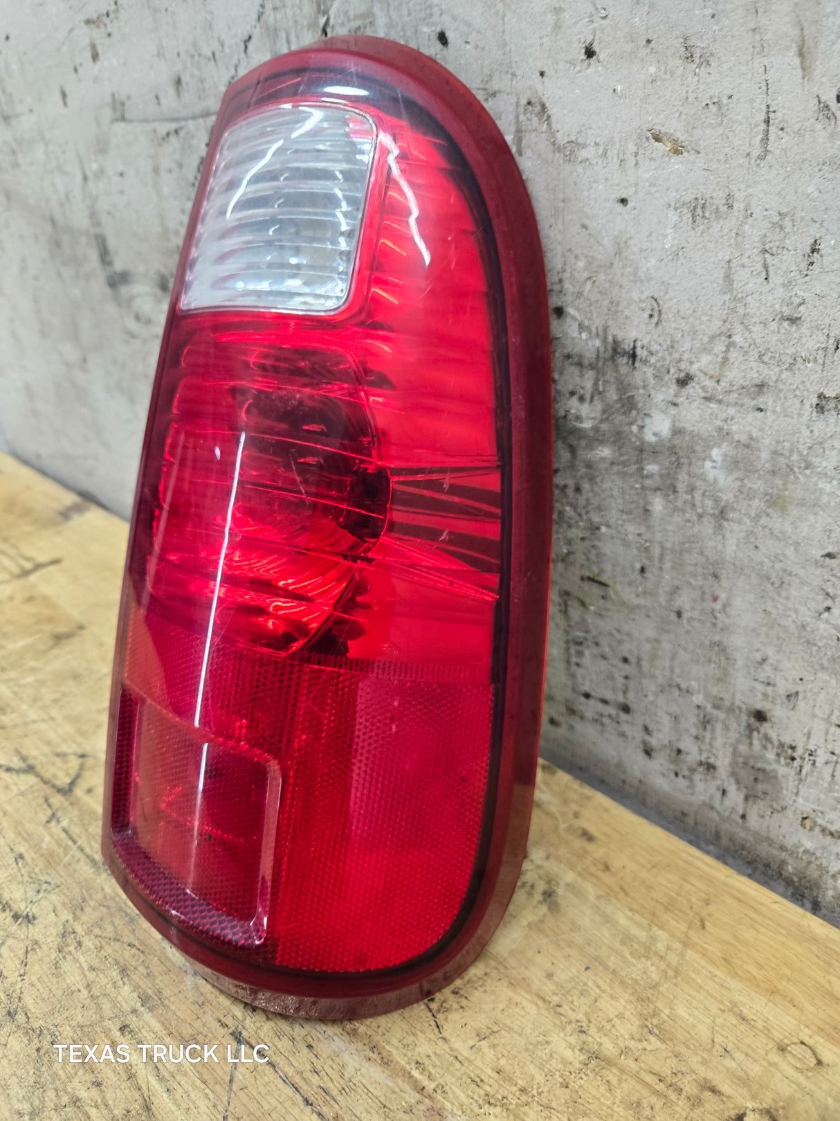 2008-2016 Ford Super Duty F250 F350 F450 F550 RH Passenger Side Tail Light