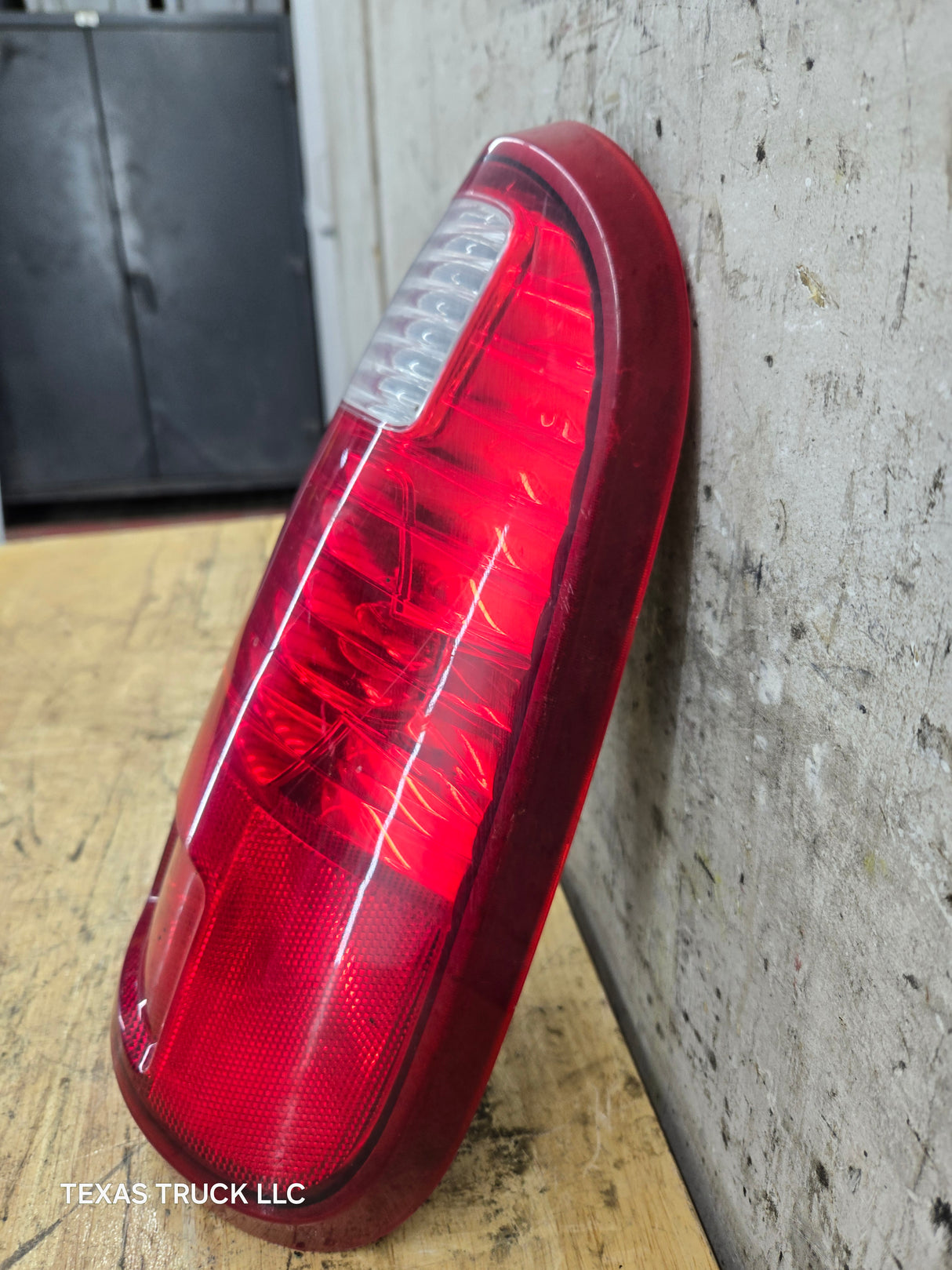 2008-2016 Ford Super Duty F250 F350 F450 F550 RH Passenger Side Tail Light