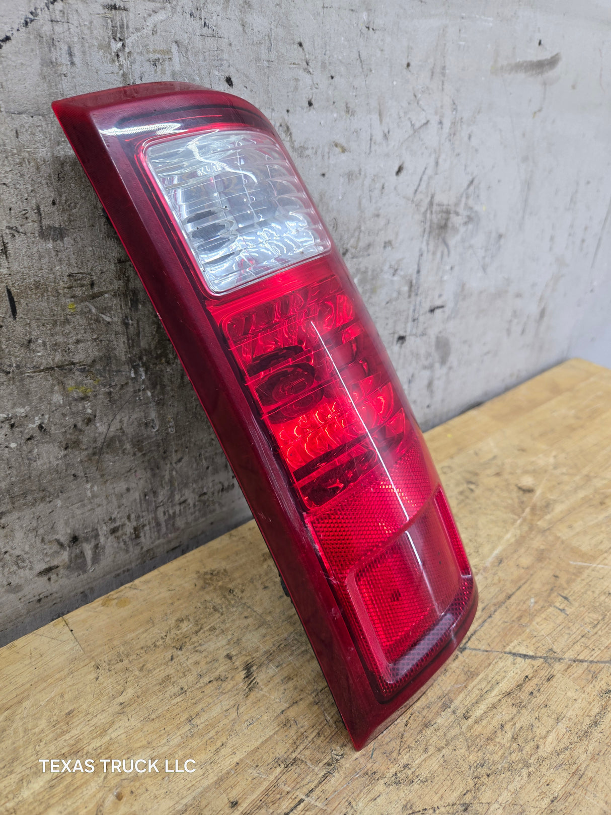 2008-2016 Ford Super Duty F250 F350 F450 F550 RH Passenger Side Tail Light
