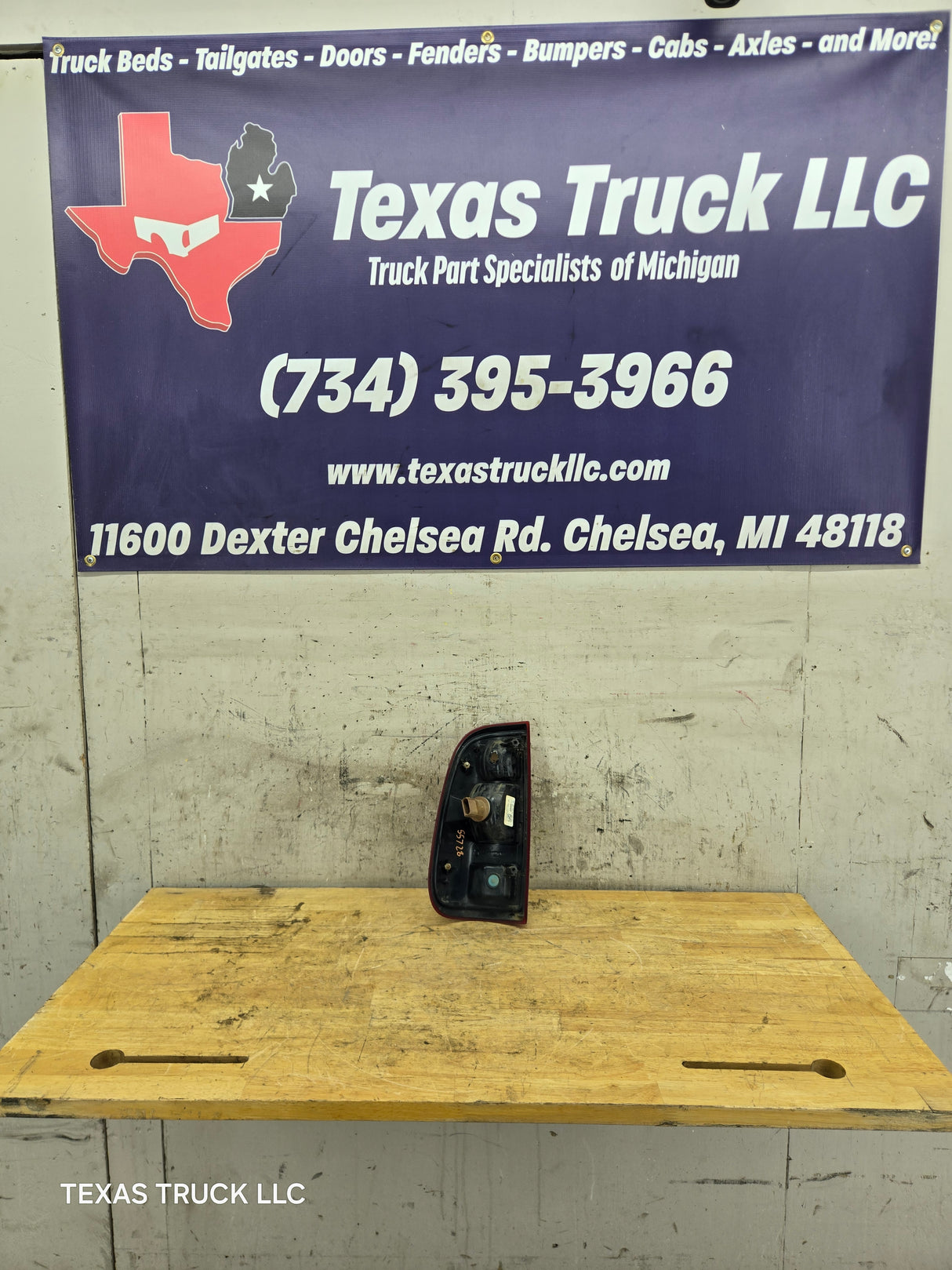 2008-2016 Ford Super Duty F250 F350 F450 F550 RH Passenger Side Tail Light