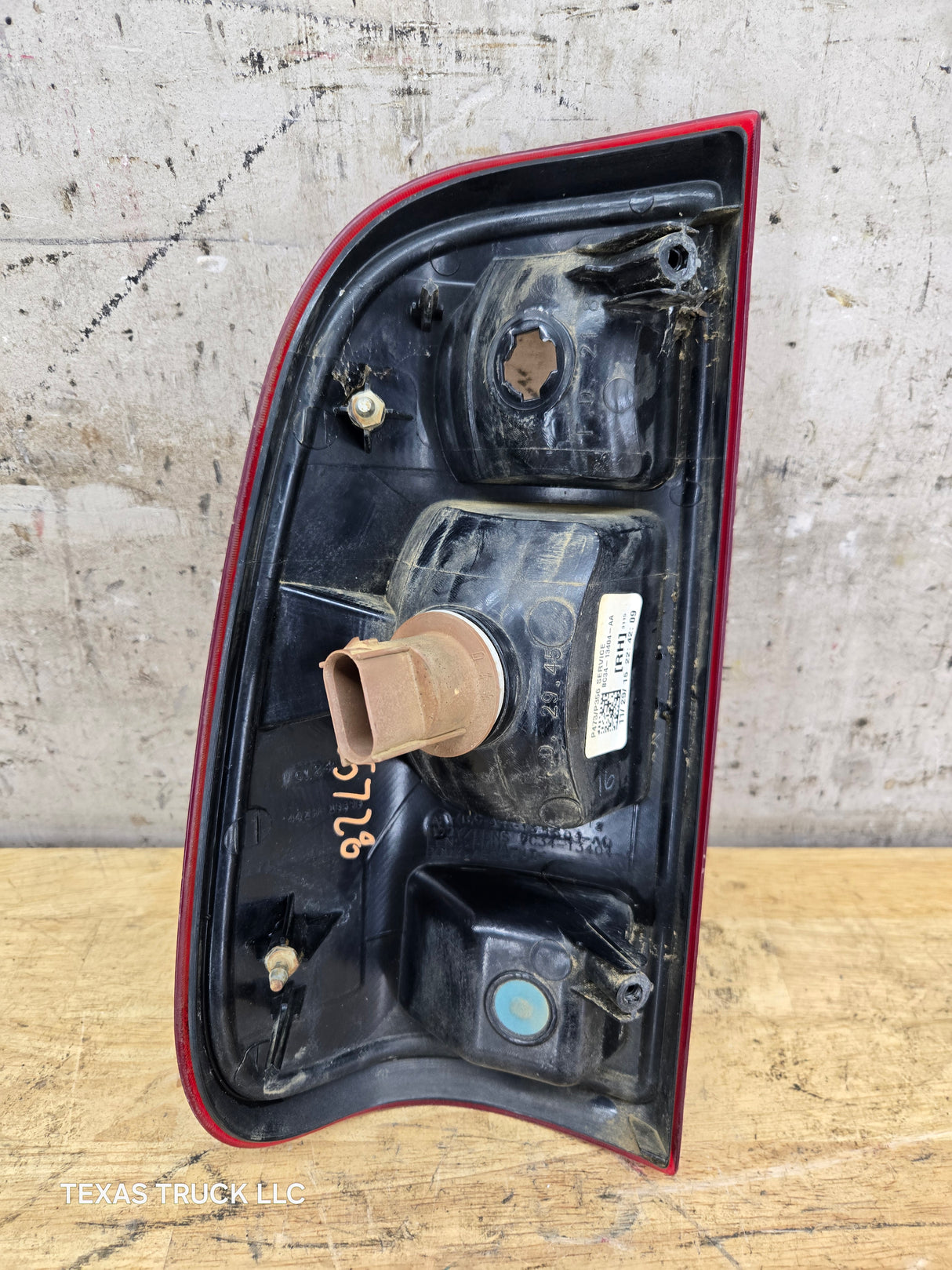 2008-2016 Ford Super Duty F250 F350 F450 F550 RH Passenger Side Tail Light