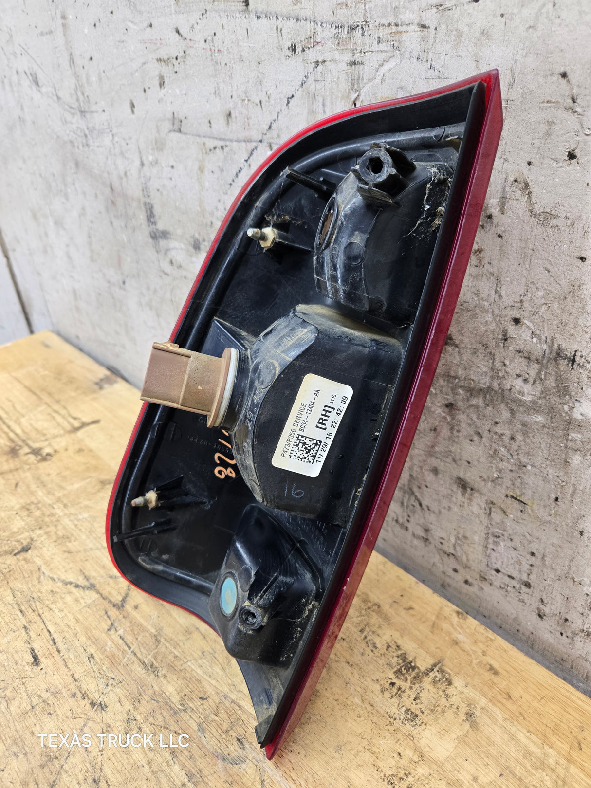 2008-2016 Ford Super Duty F250 F350 F450 F550 RH Passenger Side Tail Light