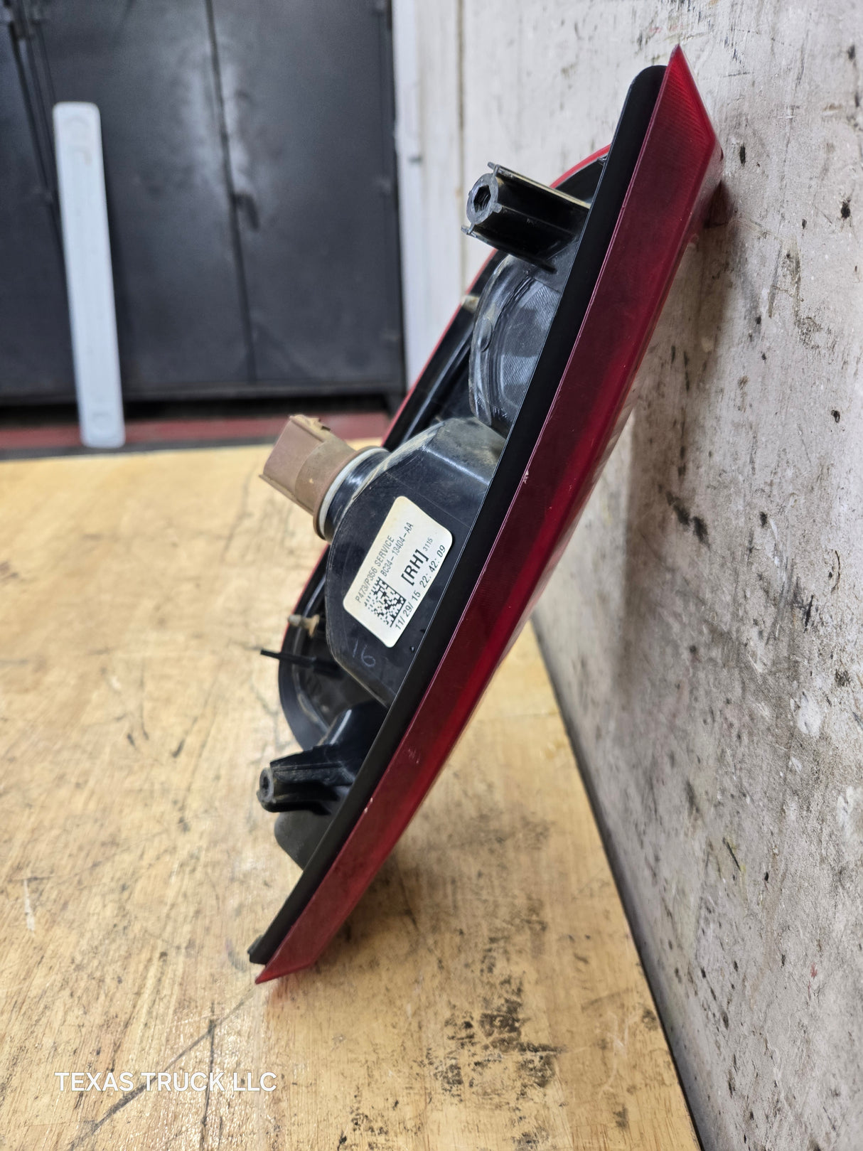 2008-2016 Ford Super Duty F250 F350 F450 F550 RH Passenger Side Tail Light