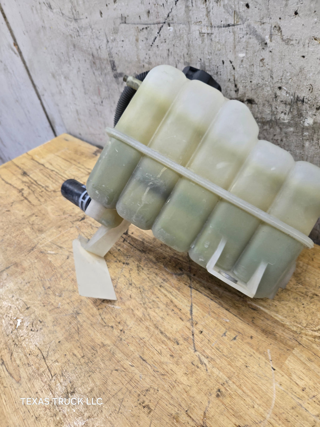 1999-2006 Chevrolet Silverado GMC Sierra 1500 Engine Coolant Overflow Reservoir Recovery Tank Degas Bottle 15808715