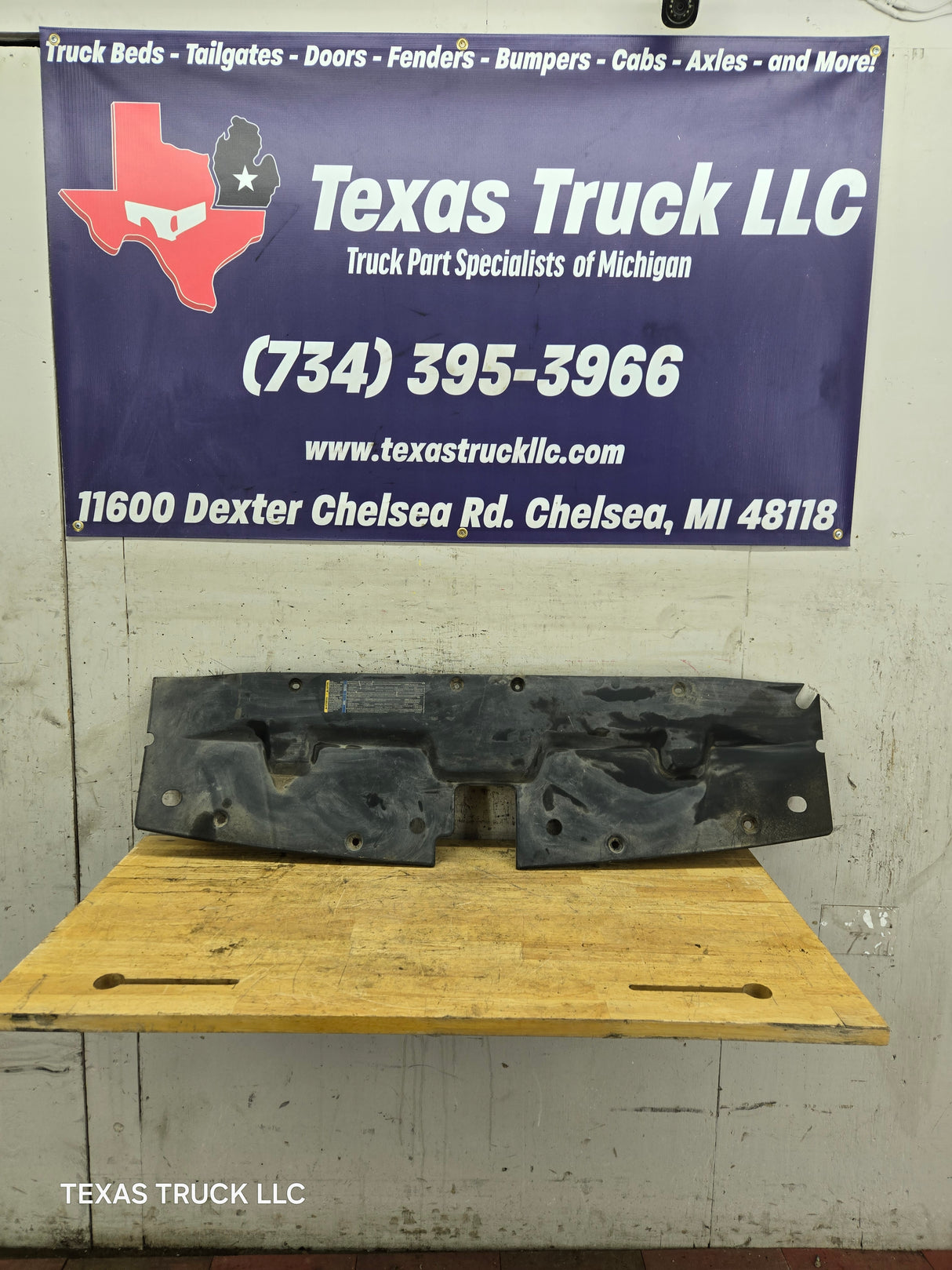 2007-2013 Chevrolet Silverado GMC Sierra 1500 Front Upper Radiator Air Baffle Cover OEM 15911270