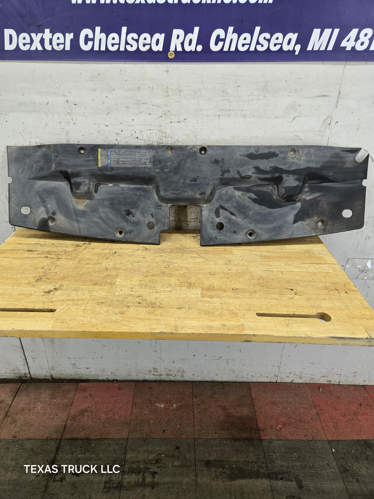 2007-2013 Chevrolet Silverado GMC Sierra 1500 Front Upper Radiator Air Baffle Cover OEM 15911270