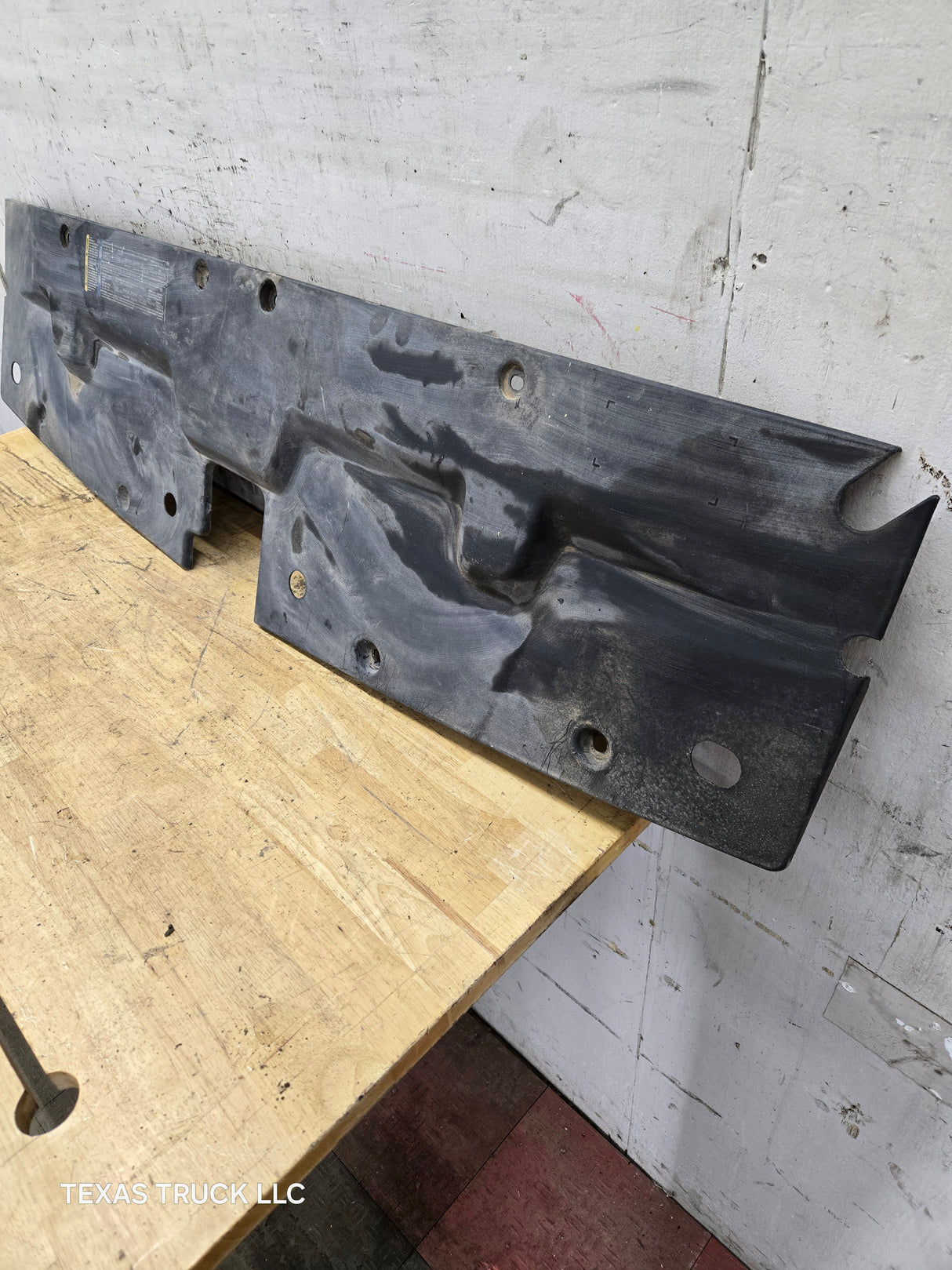 2007-2013 Chevrolet Silverado GMC Sierra 1500 Front Upper Radiator Air Baffle Cover OEM 15911270