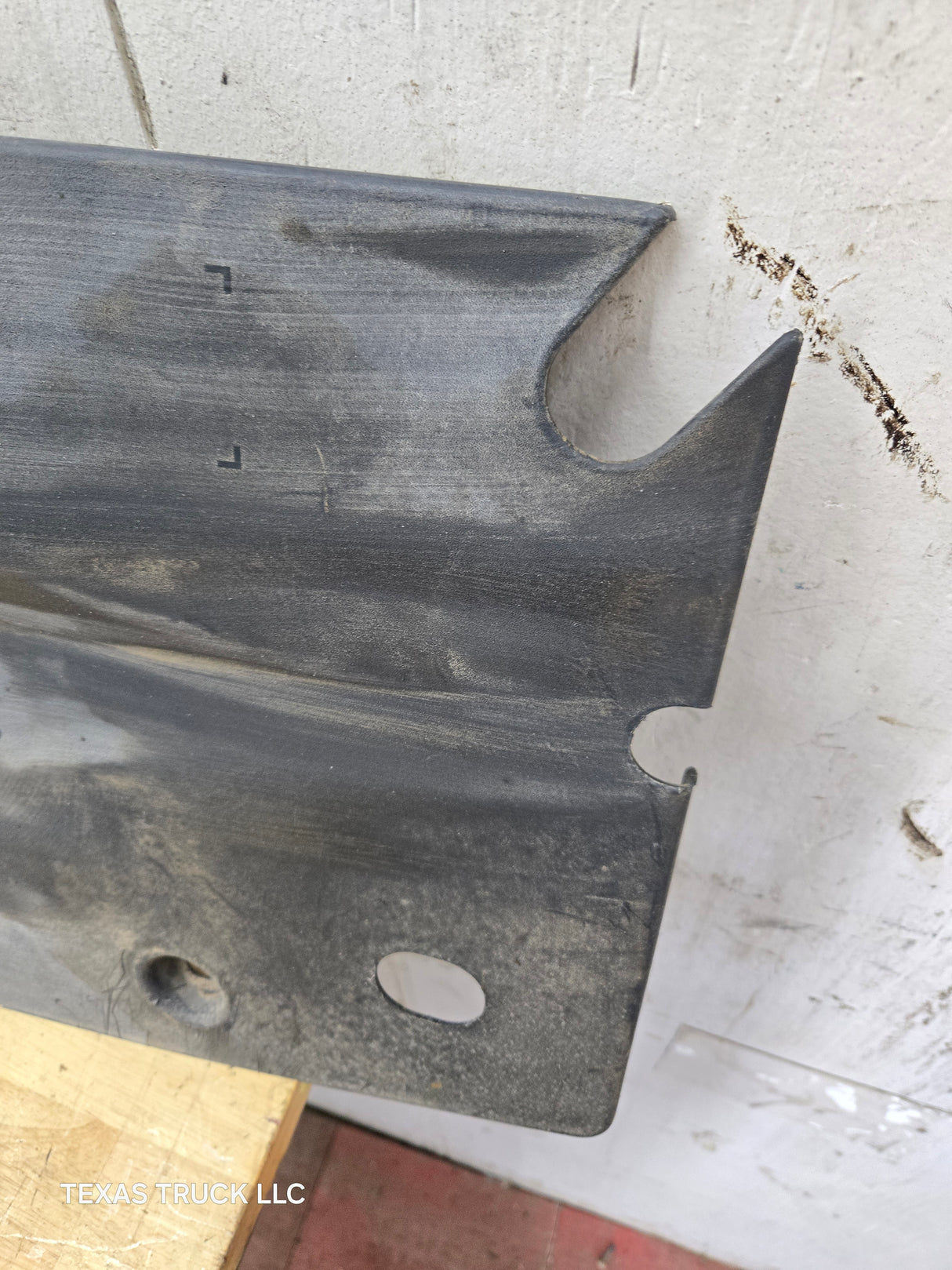 2007-2013 Chevrolet Silverado GMC Sierra 1500 Front Upper Radiator Air Baffle Cover OEM 15911270