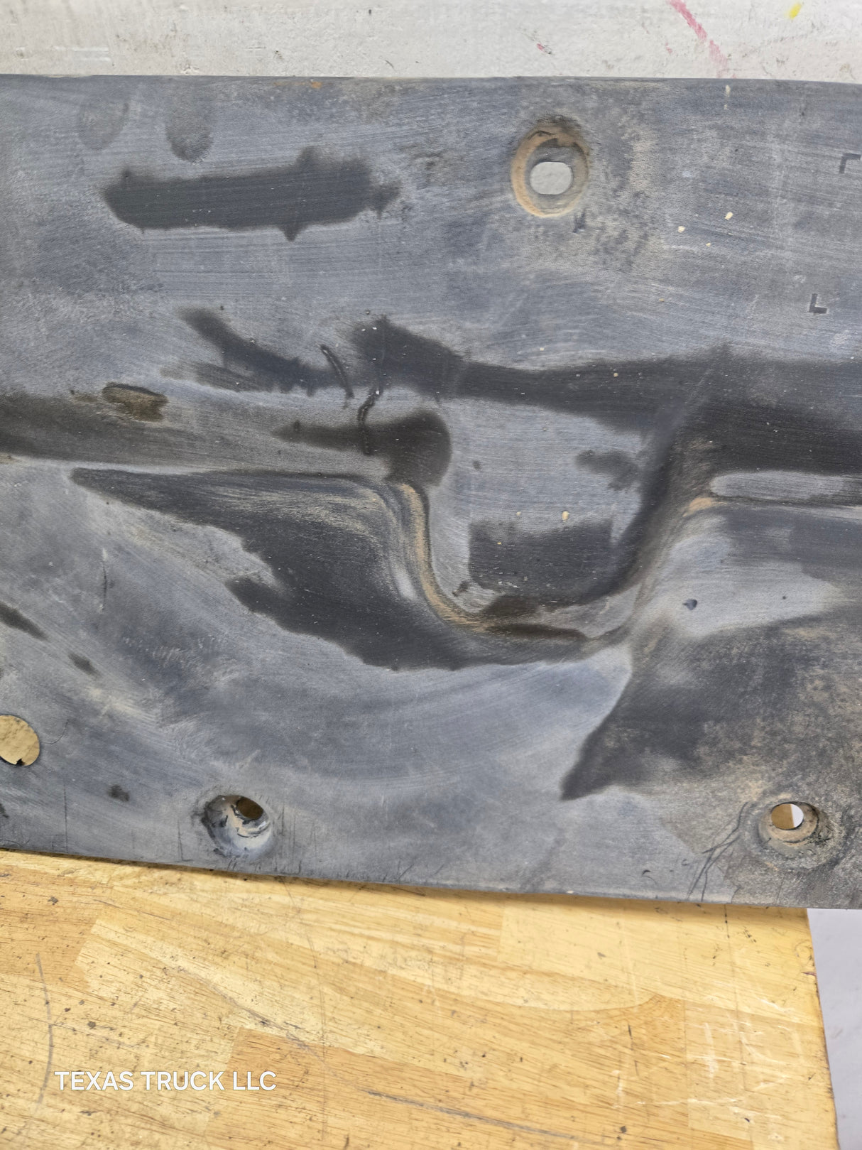 2007-2013 Chevrolet Silverado GMC Sierra 1500 Front Upper Radiator Air Baffle Cover OEM 15911270