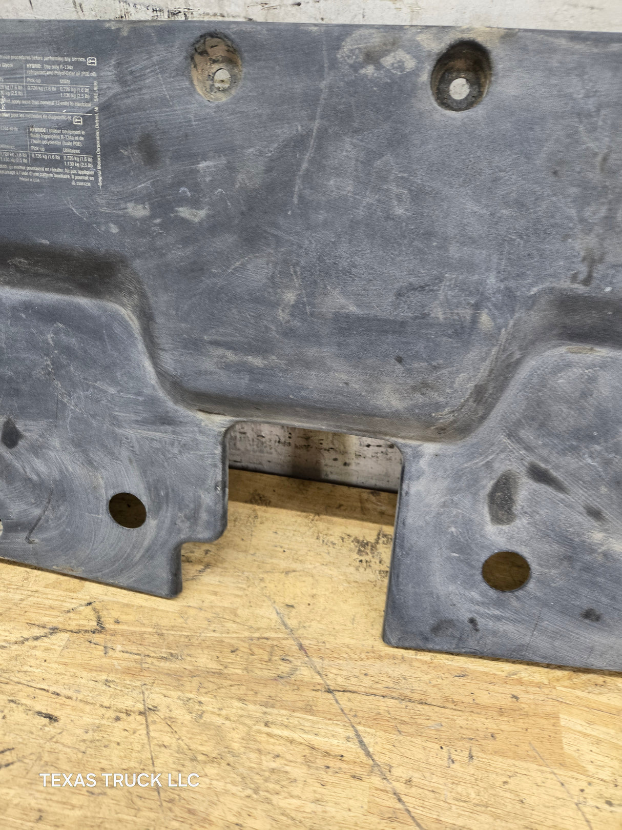 2007-2013 Chevrolet Silverado GMC Sierra 1500 Front Upper Radiator Air Baffle Cover OEM 15911270