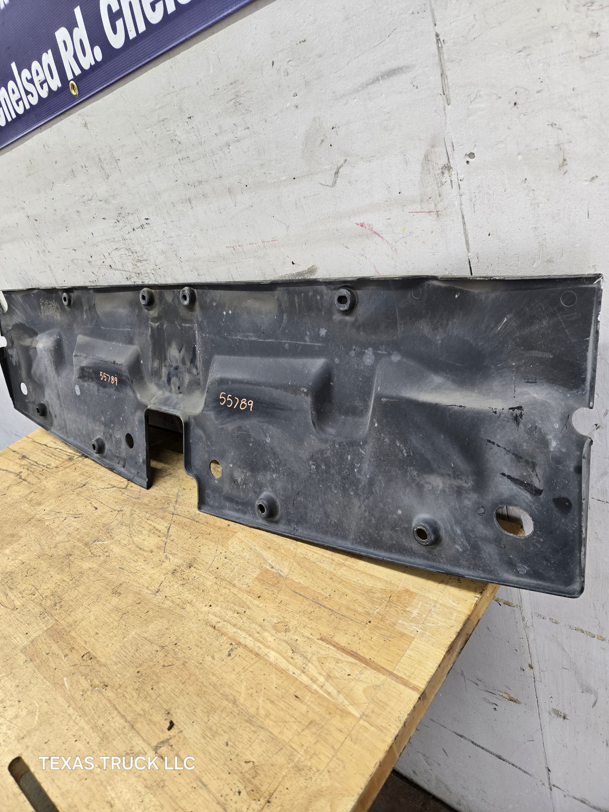 2007-2013 Chevrolet Silverado GMC Sierra 1500 Front Upper Radiator Air Baffle Cover OEM 15911270