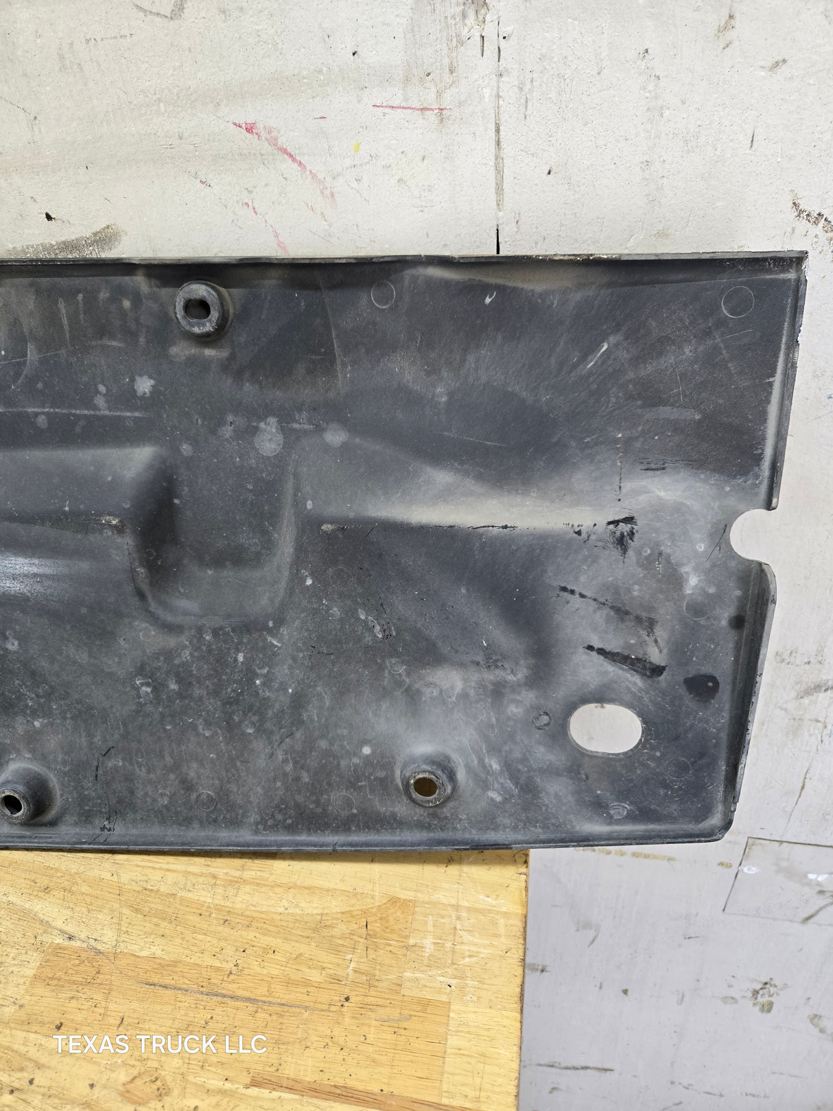 2007-2013 Chevrolet Silverado GMC Sierra 1500 Front Upper Radiator Air Baffle Cover OEM 15911270