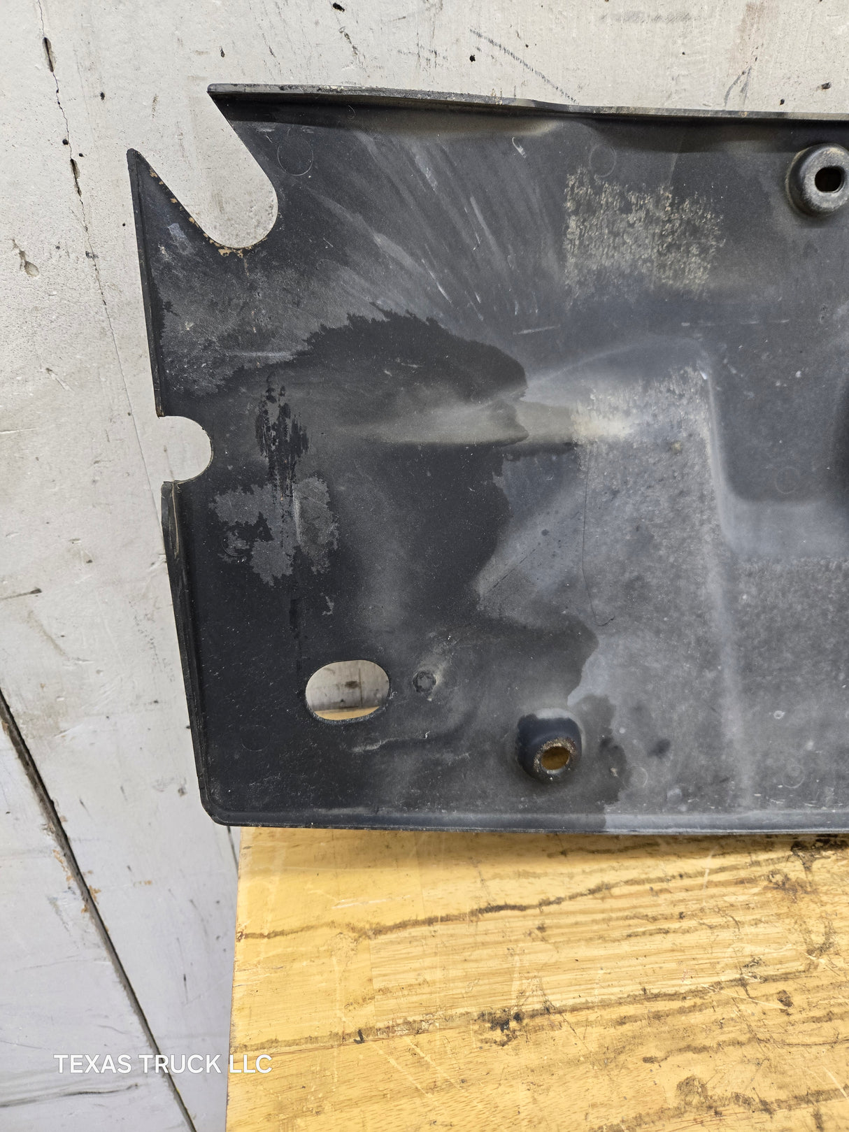 2007-2013 Chevrolet Silverado GMC Sierra 1500 Front Upper Radiator Air Baffle Cover OEM 15911270