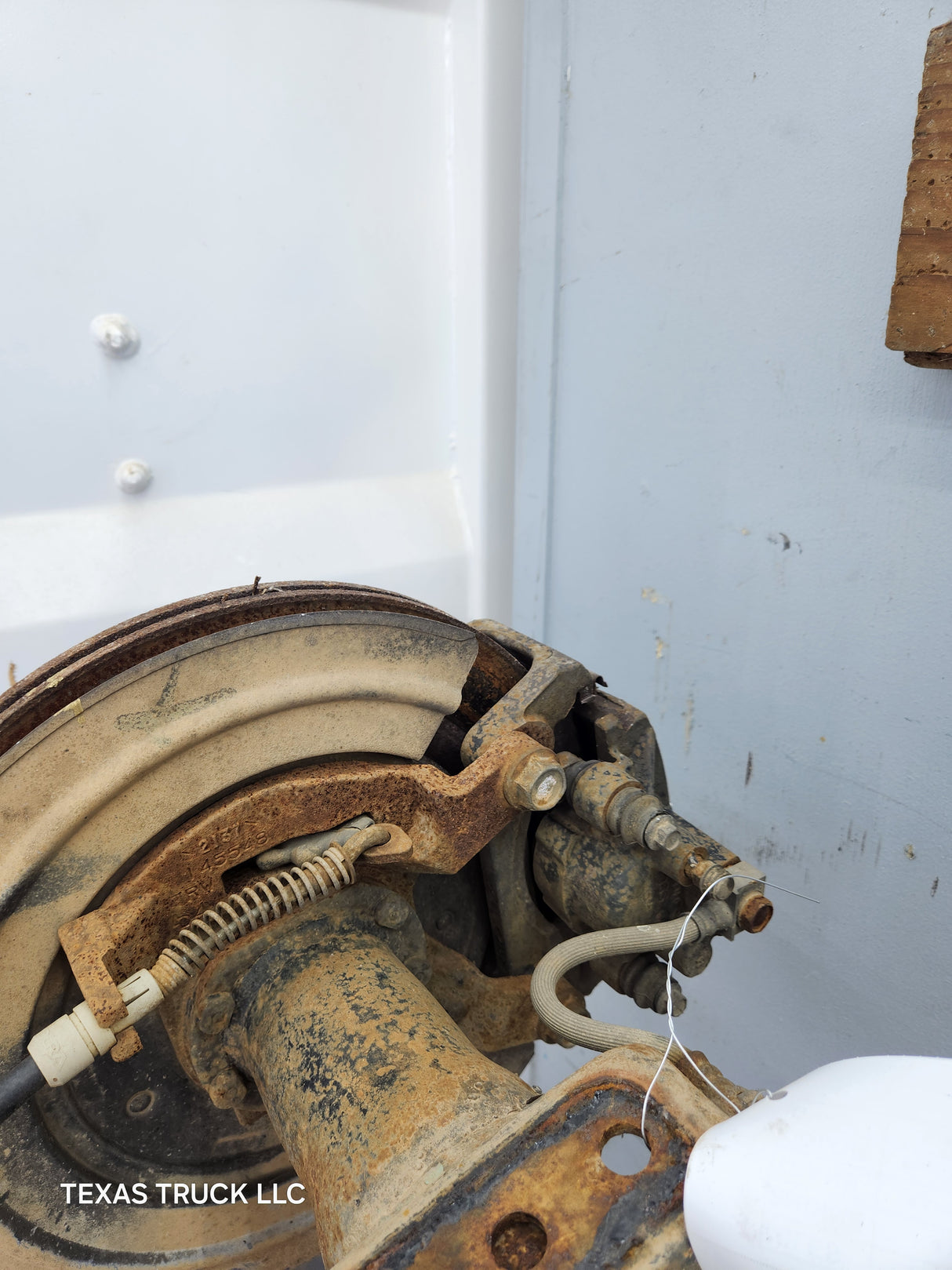 2002-2005 Dodge Ram 1500 Rear Axle 3.55 Gear Ratio 3rd Gen