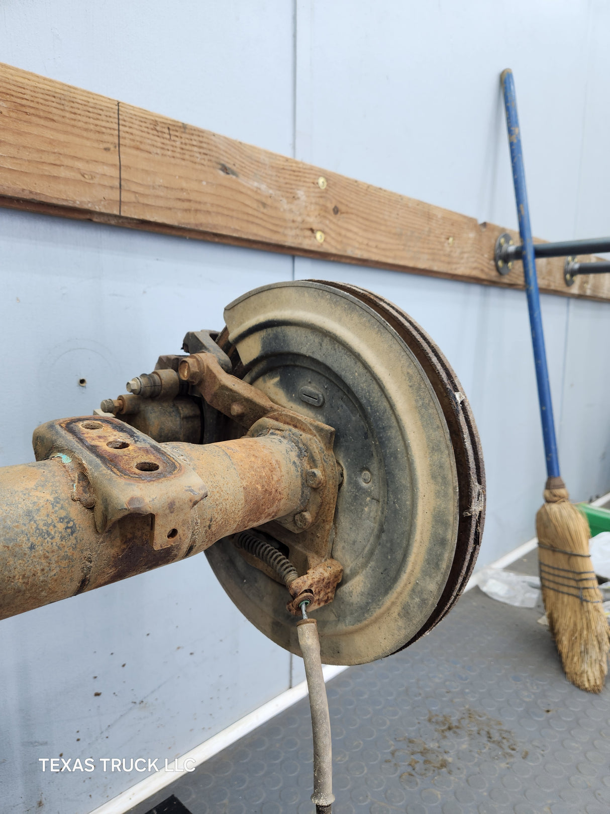 2002-2005 Dodge Ram 1500 Rear Axle 3.55 Gear Ratio 3rd Gen