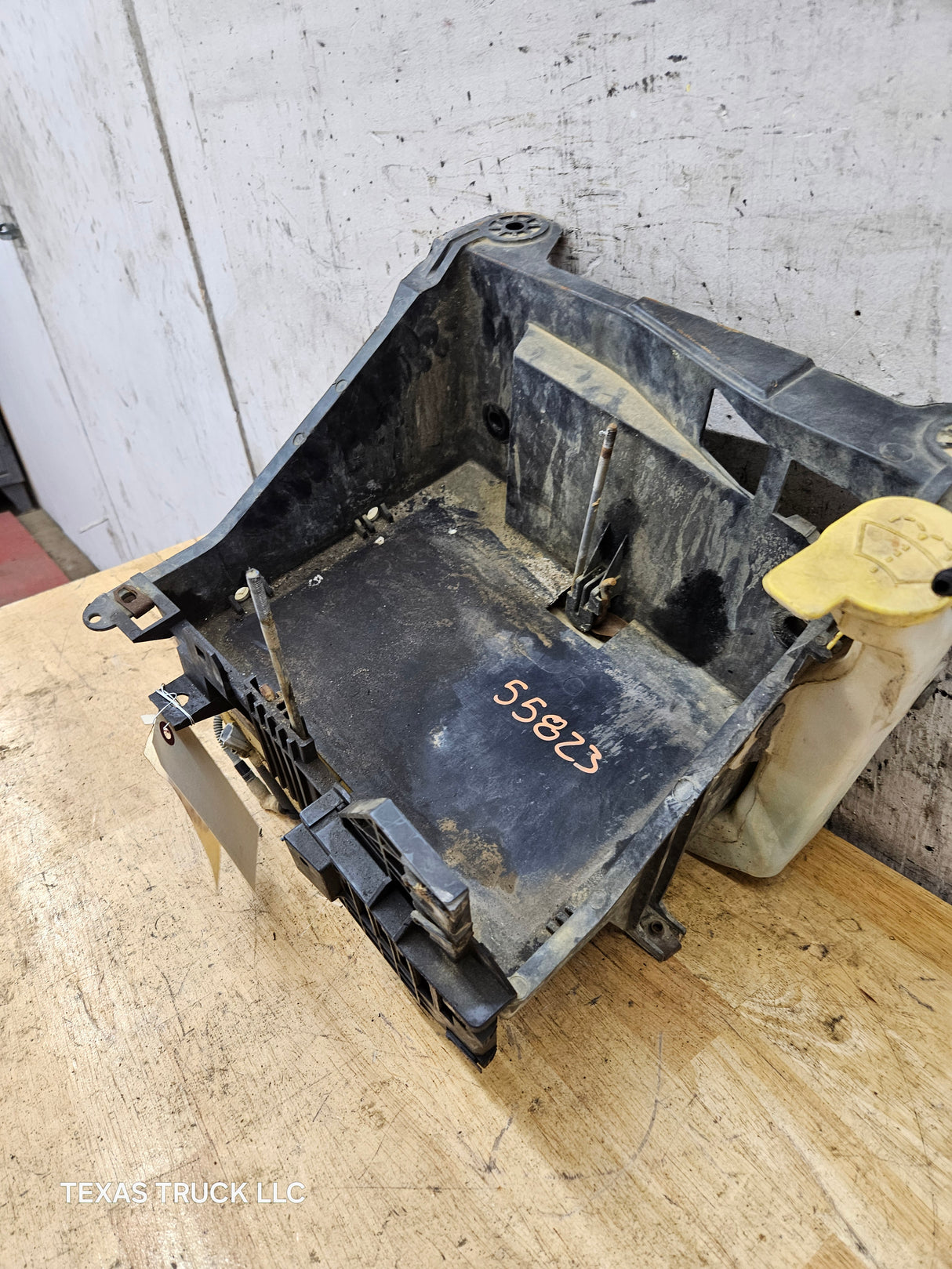 2011-2016 6.7 Power Stroke 6.2L Gas Right Side Battery Tray & Wiper Fluid Tank Reservoir