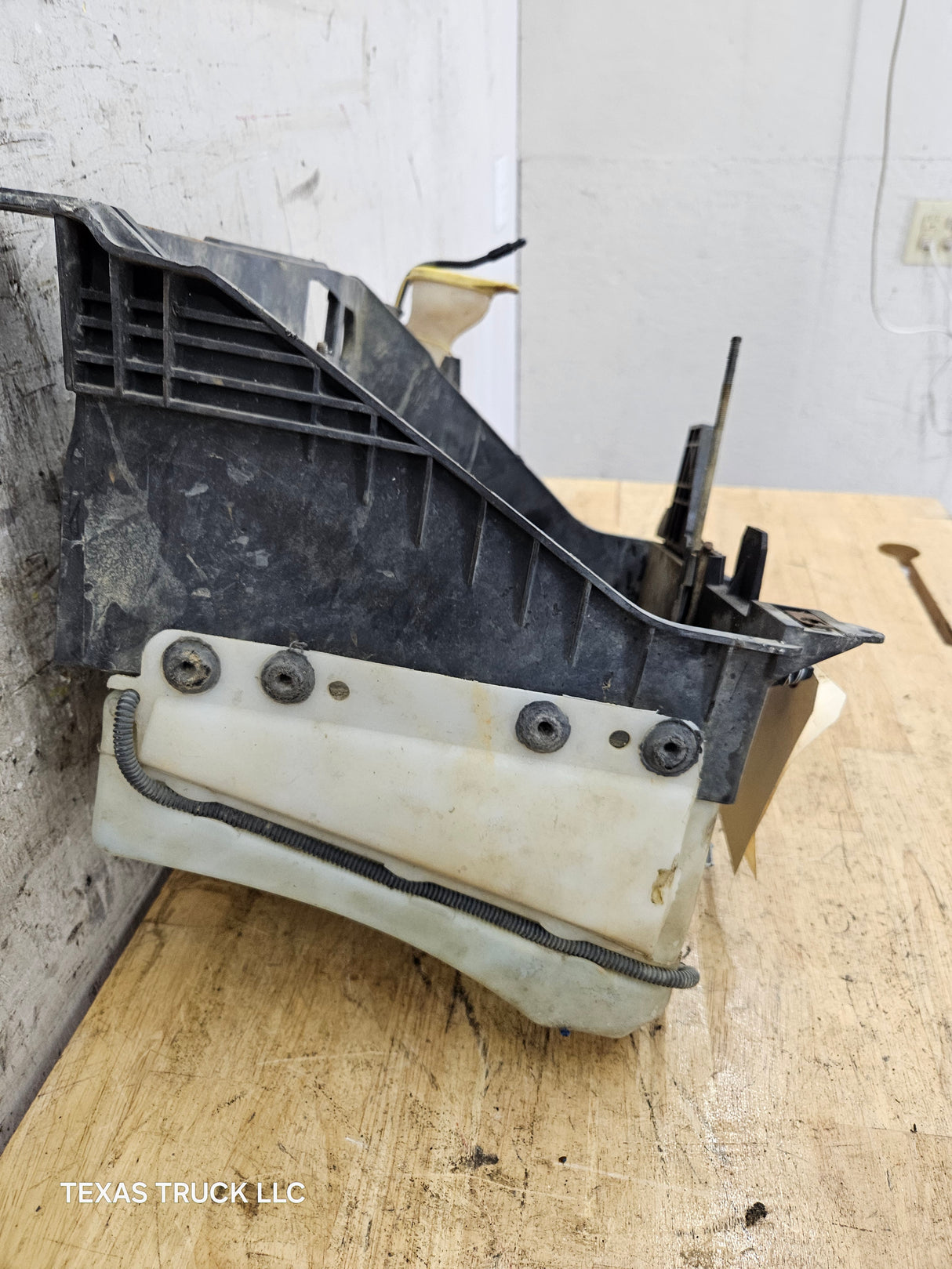 2011-2016 6.7 Power Stroke 6.2L Gas Right Side Battery Tray & Wiper Fluid Tank Reservoir