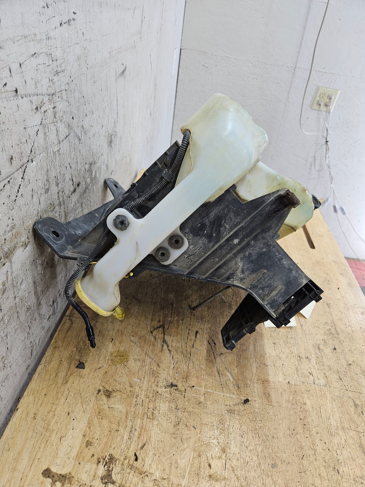 2011-2016 6.7 Power Stroke 6.2L Gas Right Side Battery Tray & Wiper Fluid Tank Reservoir