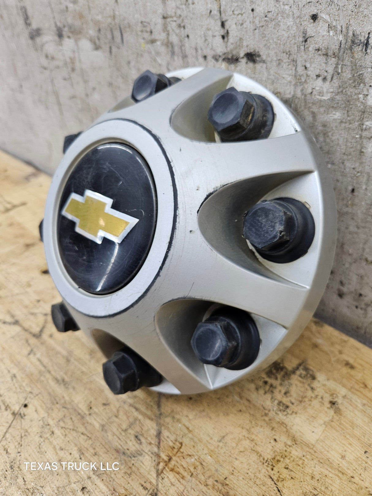 2011-2019 Chevrolet Silverado 2500 3500 Single Rear Wheel Center Hub Cap Lug Cover 9597819