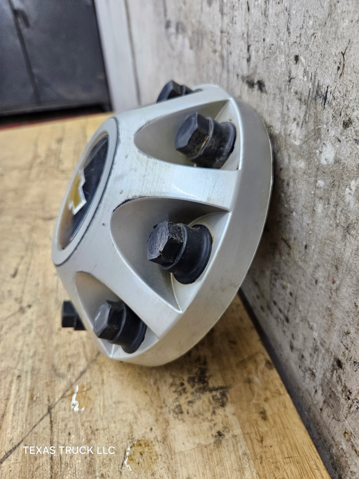 2011-2019 Chevrolet Silverado 2500 3500 Single Rear Wheel Center Hub Cap Lug Cover 9597819