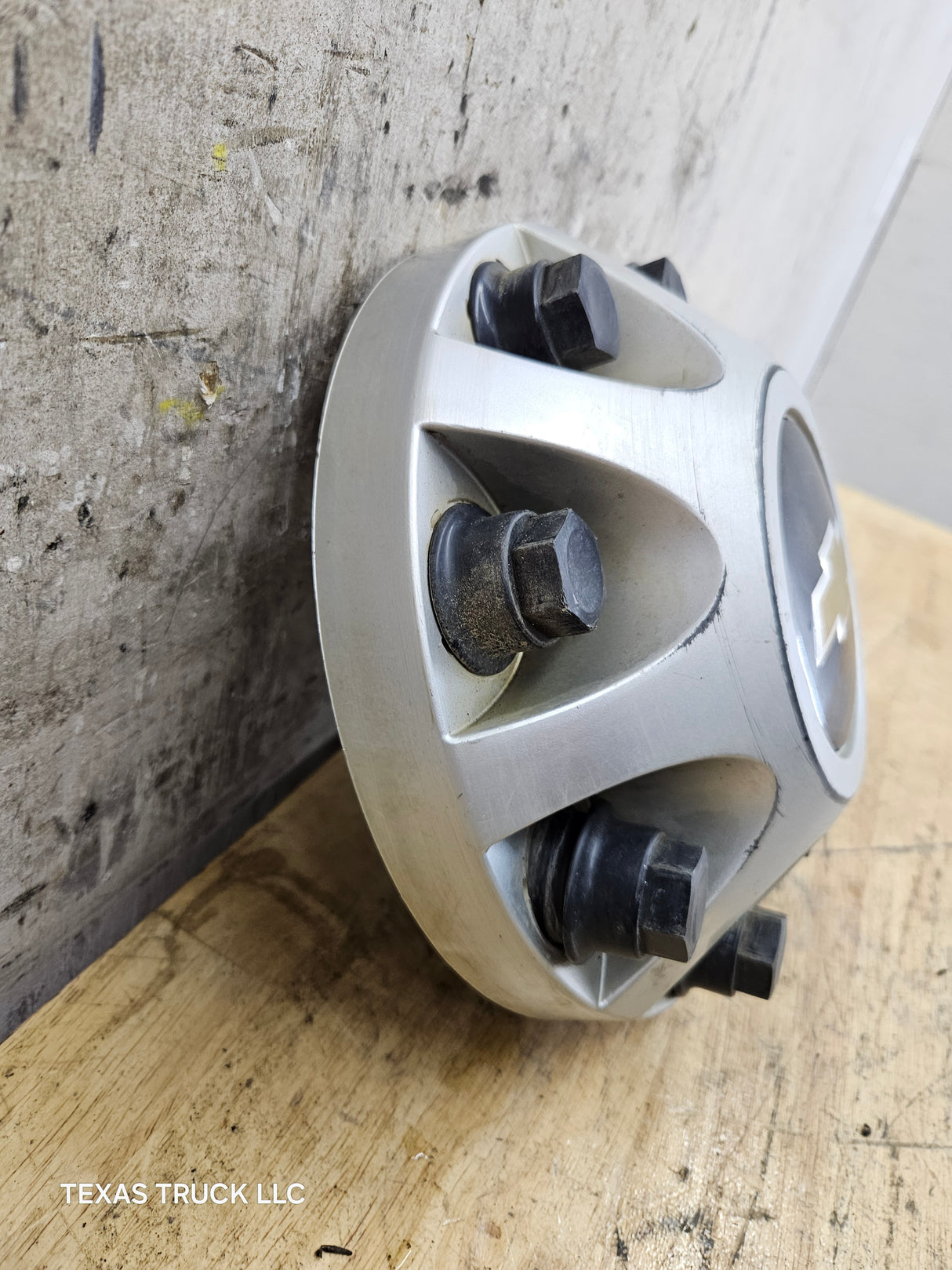 2011-2019 Chevrolet Silverado 2500 3500 Single Rear Wheel Center Hub Cap Lug Cover 9597819