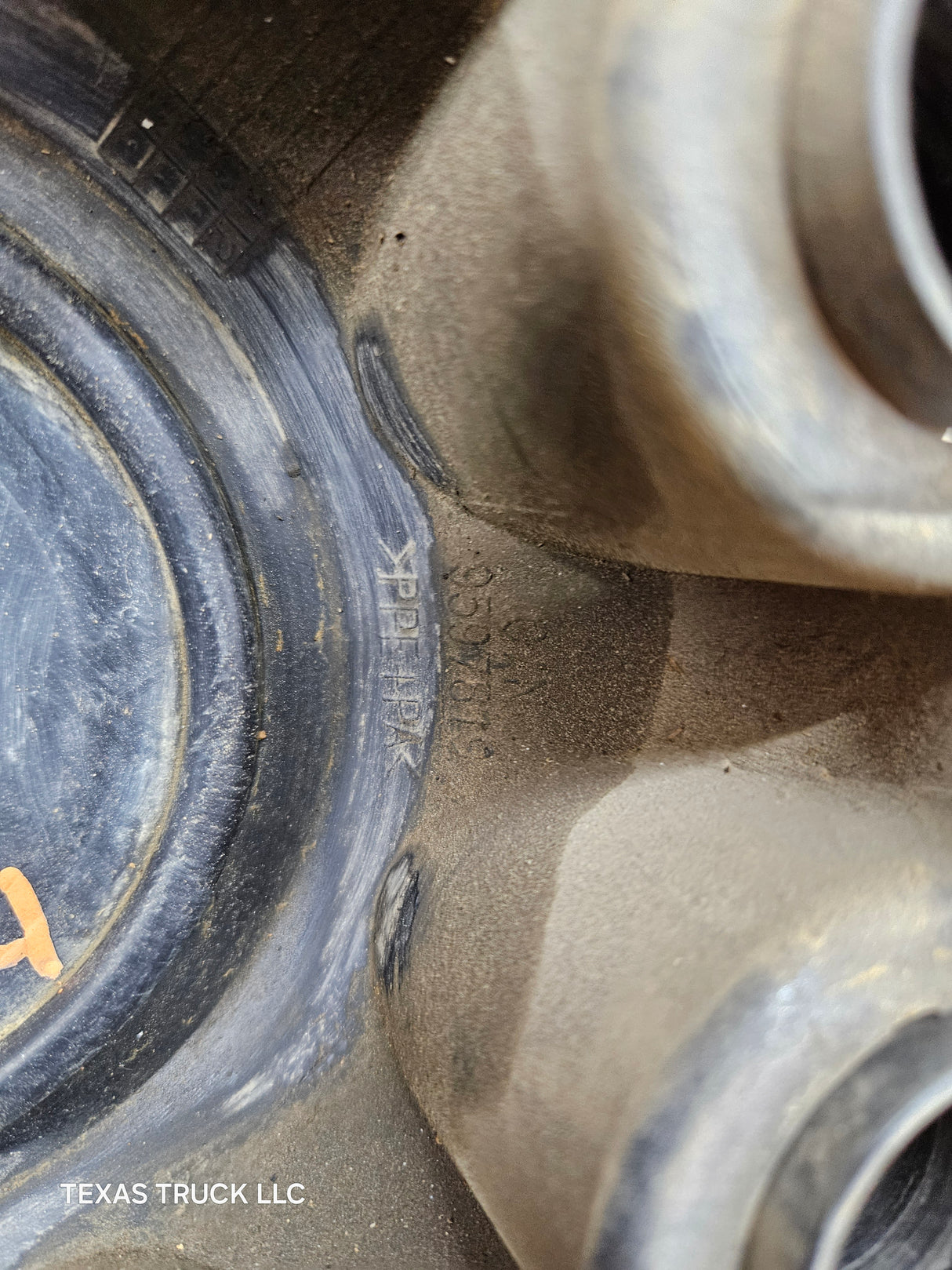 2011-2019 Chevrolet Silverado 2500 3500 Single Rear Wheel Center Hub Cap Lug Cover 9597819