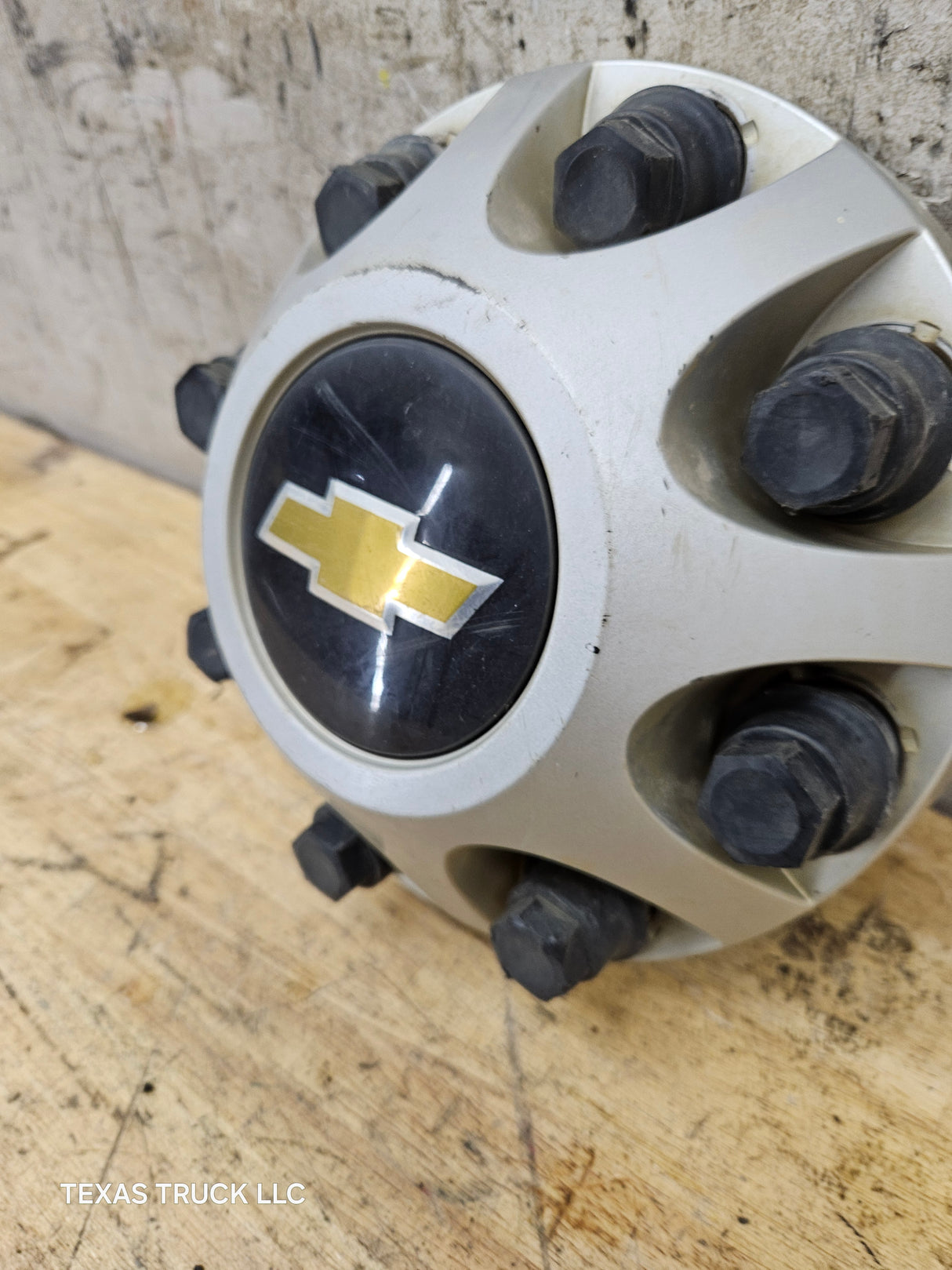 2011-2019 Chevrolet Silverado 2500 3500 Single Rear Wheel Center Hub Cap Lug Cover 9597819