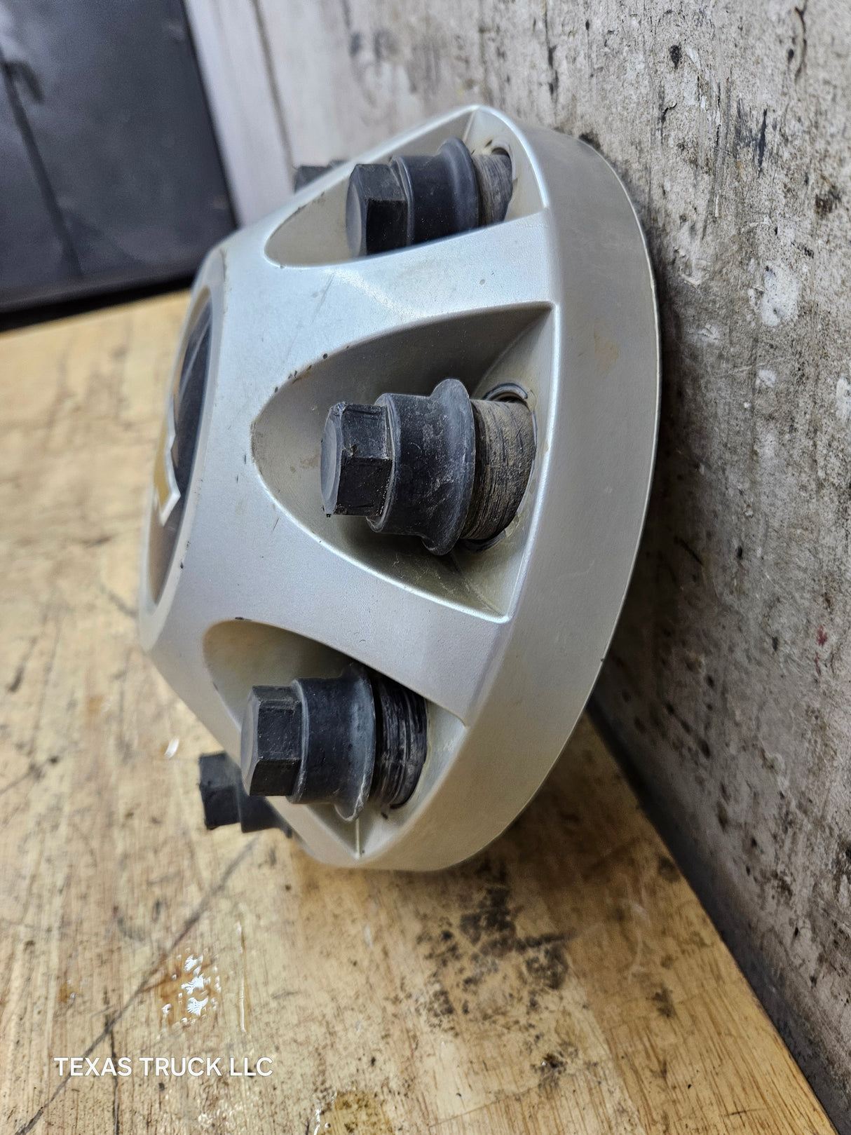 2011-2019 Chevrolet Silverado 2500 3500 Single Rear Wheel Center Hub Cap Lug Cover 9597819