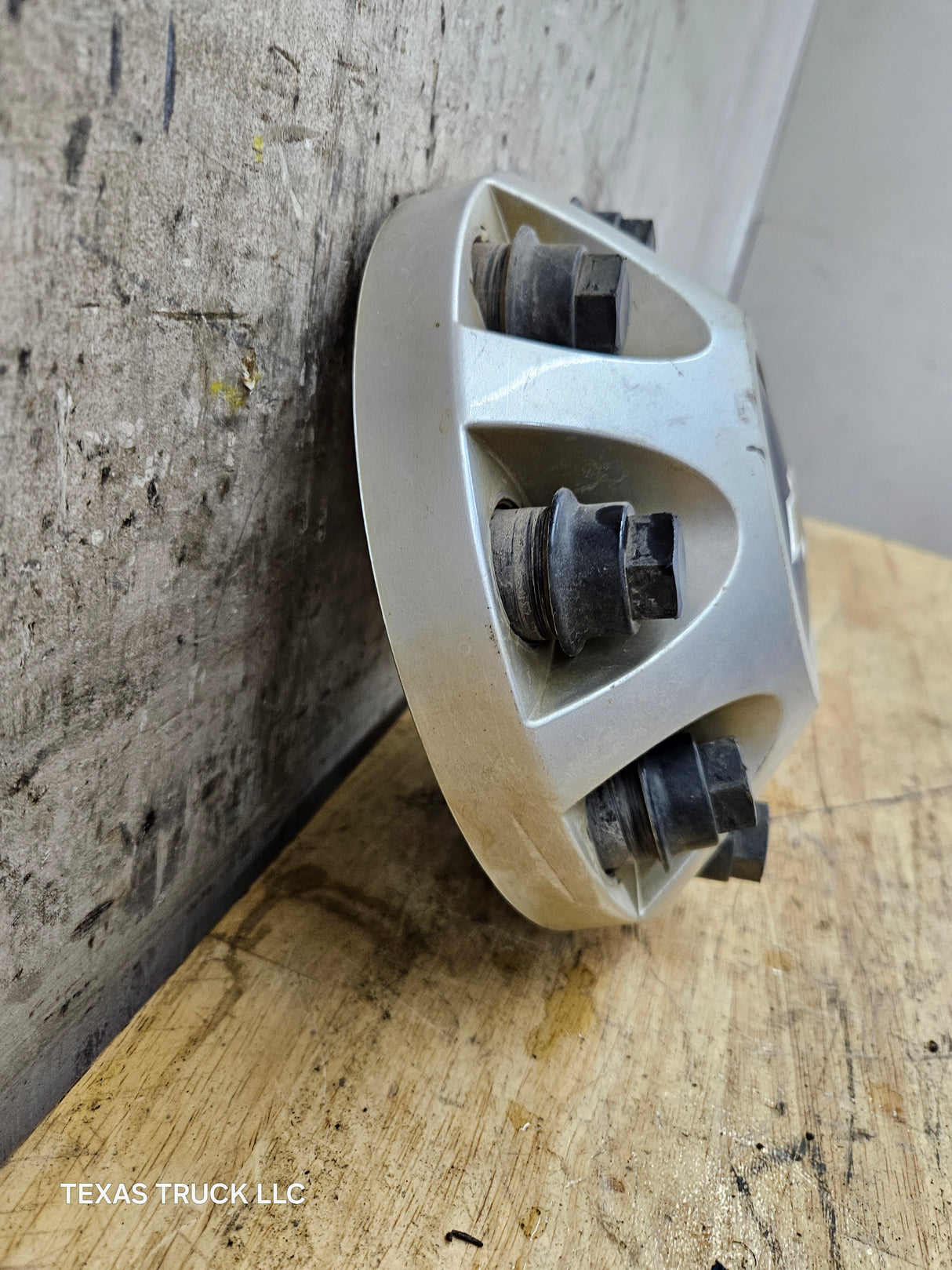 2011-2019 Chevrolet Silverado 2500 3500 Single Rear Wheel Center Hub Cap Lug Cover 9597819