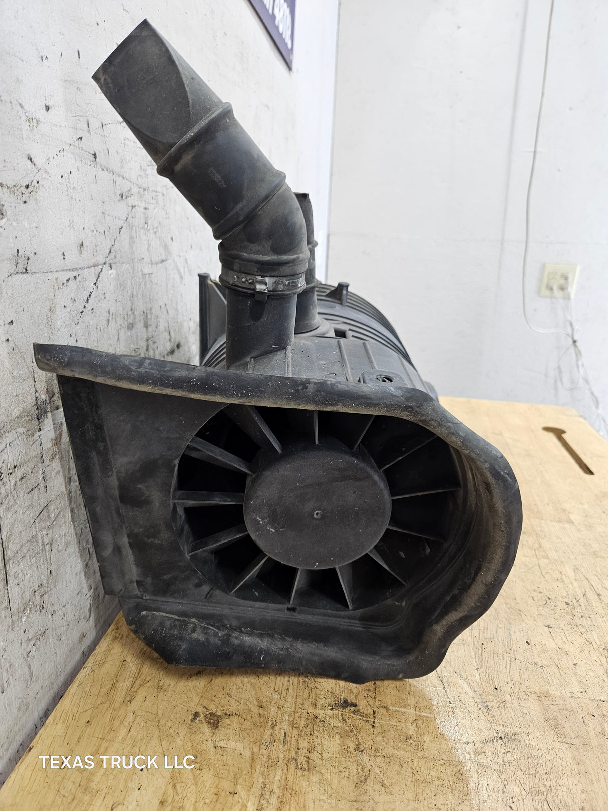 2007-2010 Chevrolet Silverado / GMC Sierra Engine Air Intake Box Cleaner 25839609