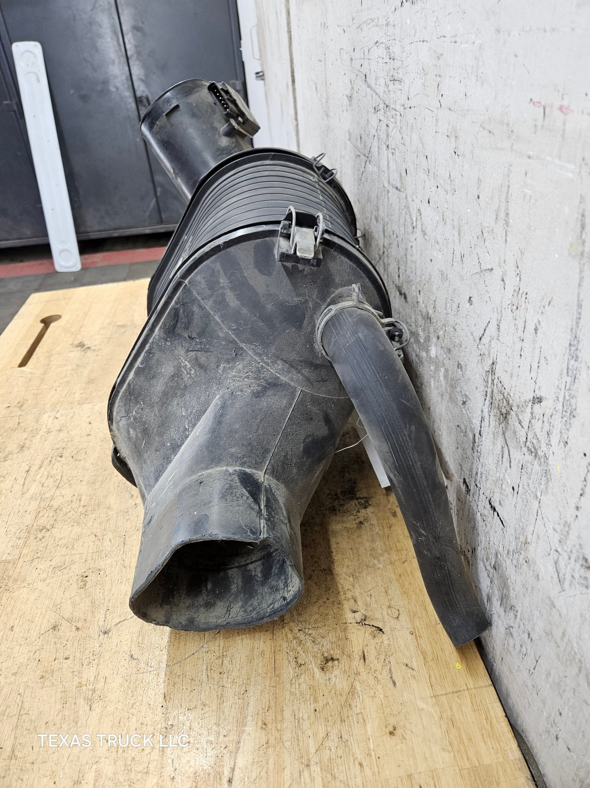 2003-2007 Ford Super Duty 6.0 6.0L Power Stroke Diesel Intake Air Box