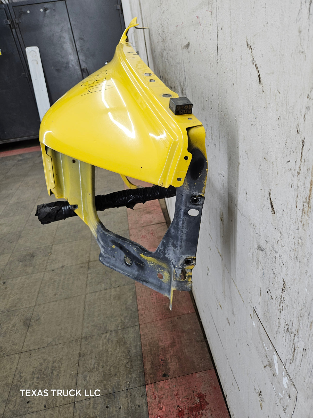 2003-2005 Dodge Ram 3rd Gen 1500 2500 3500 RH Passenger Side Fender