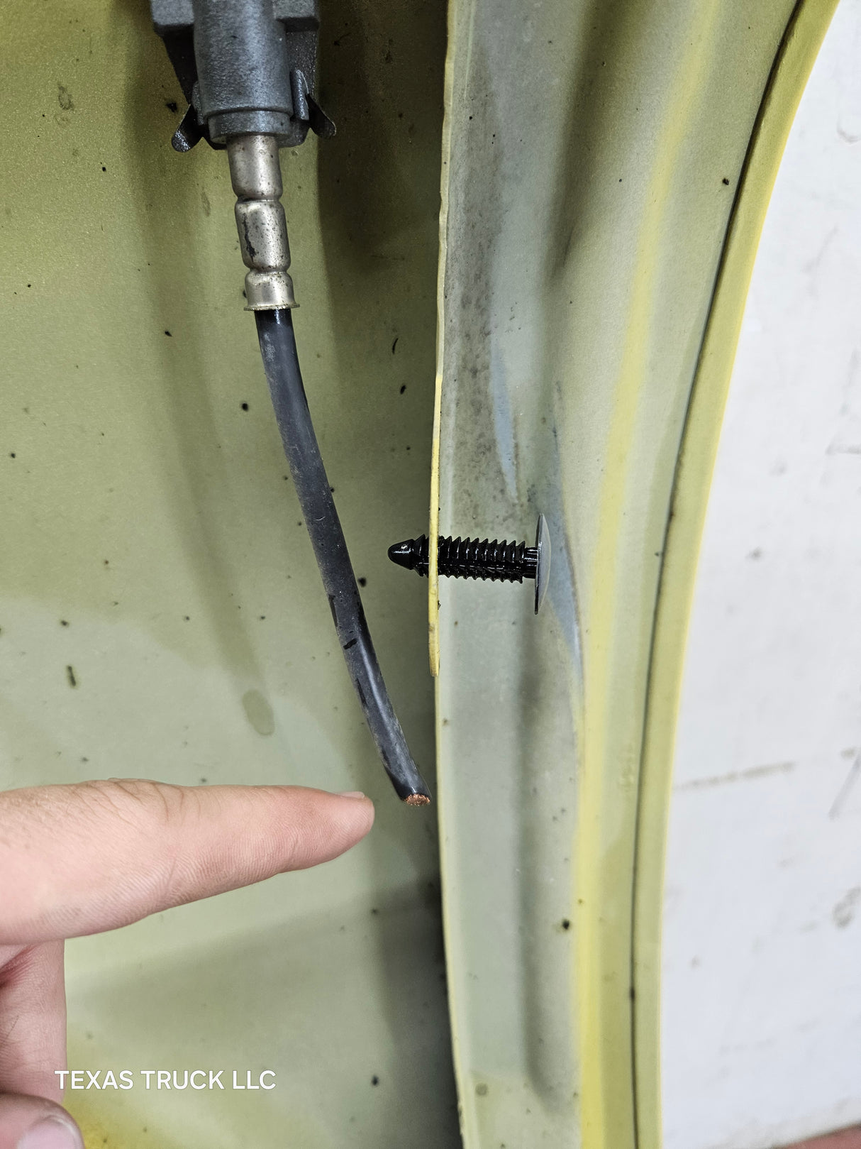 2003-2005 Dodge Ram 3rd Gen 1500 2500 3500 RH Passenger Side Fender