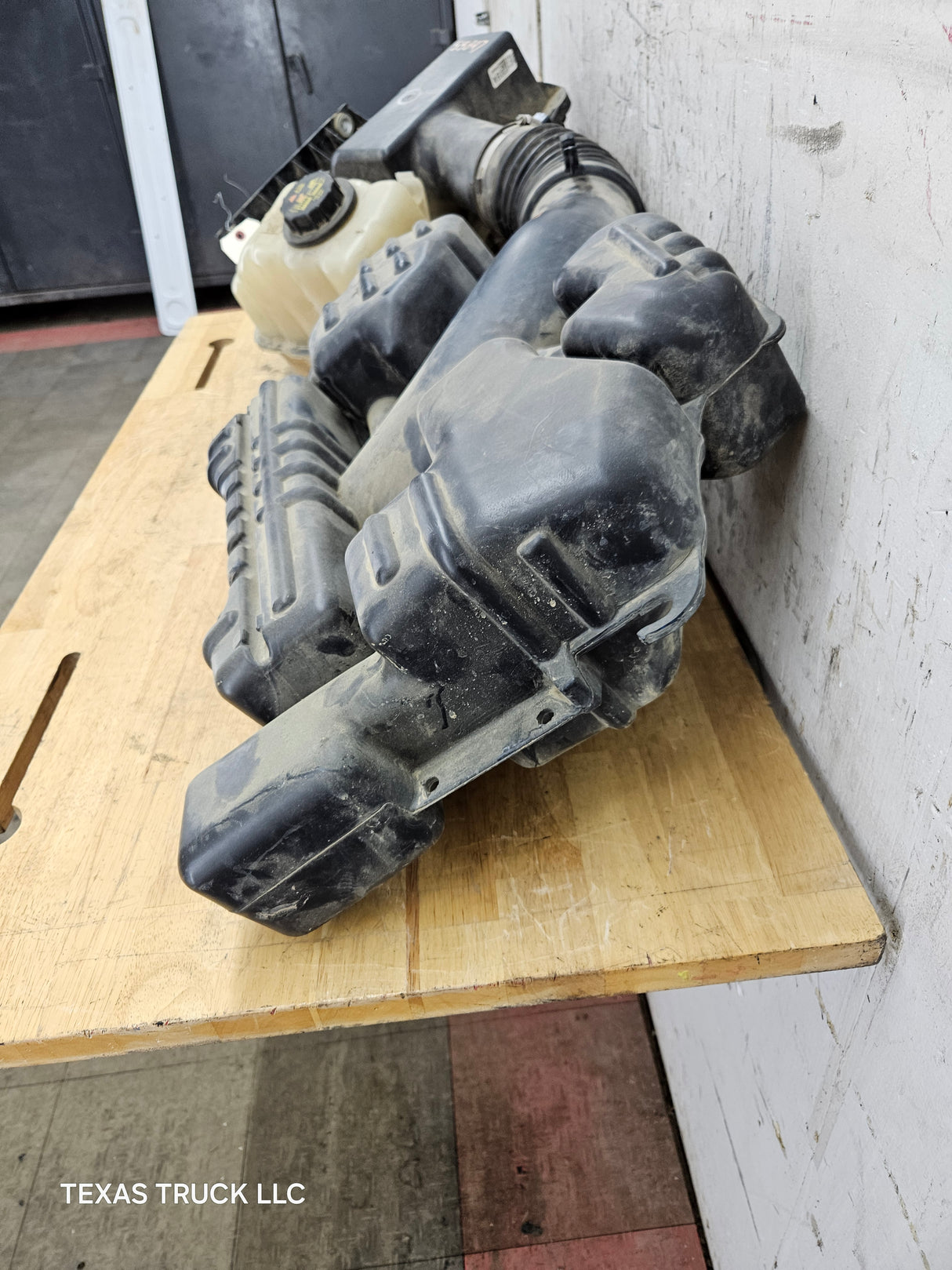 2011-2016 6.2L Air Intake Tube Duct Pipe & Air Filter Intake Box Lid & Coolant Reservoir OEM BC34-9F765-AA Ford Super Duty F250 F350 F450 F550