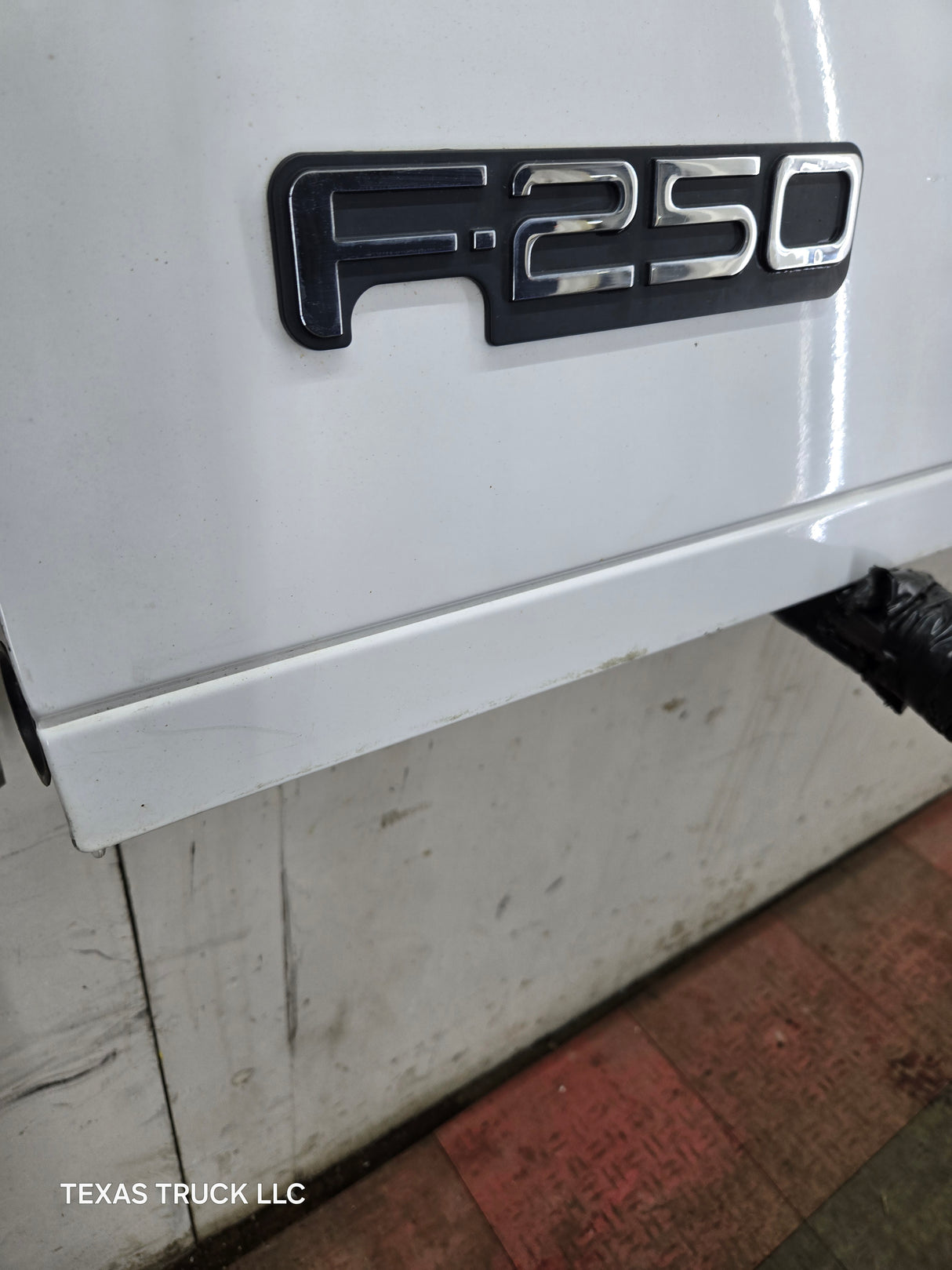 1997-2003 F150 / 1999-2007 Ford Super Duty Tailgate F250 F350 F450 F550 - Oxford White