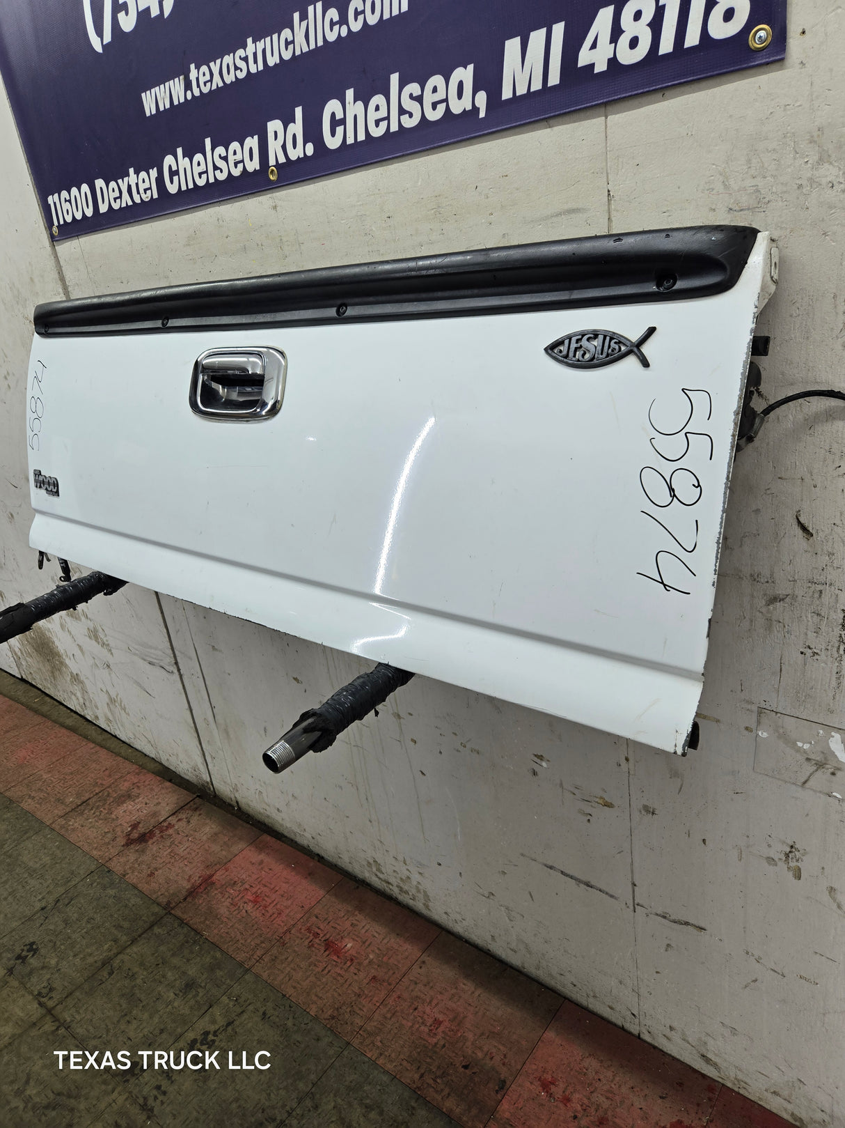 1999-2007 Chevrolet Silverado / GMC Sierra 1500 2500 3500 Tailgate - Summit White